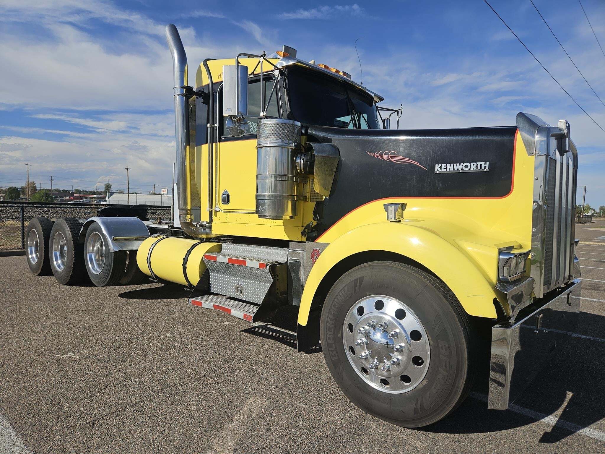2005 KENWORTH W900 in Commerce City, CO