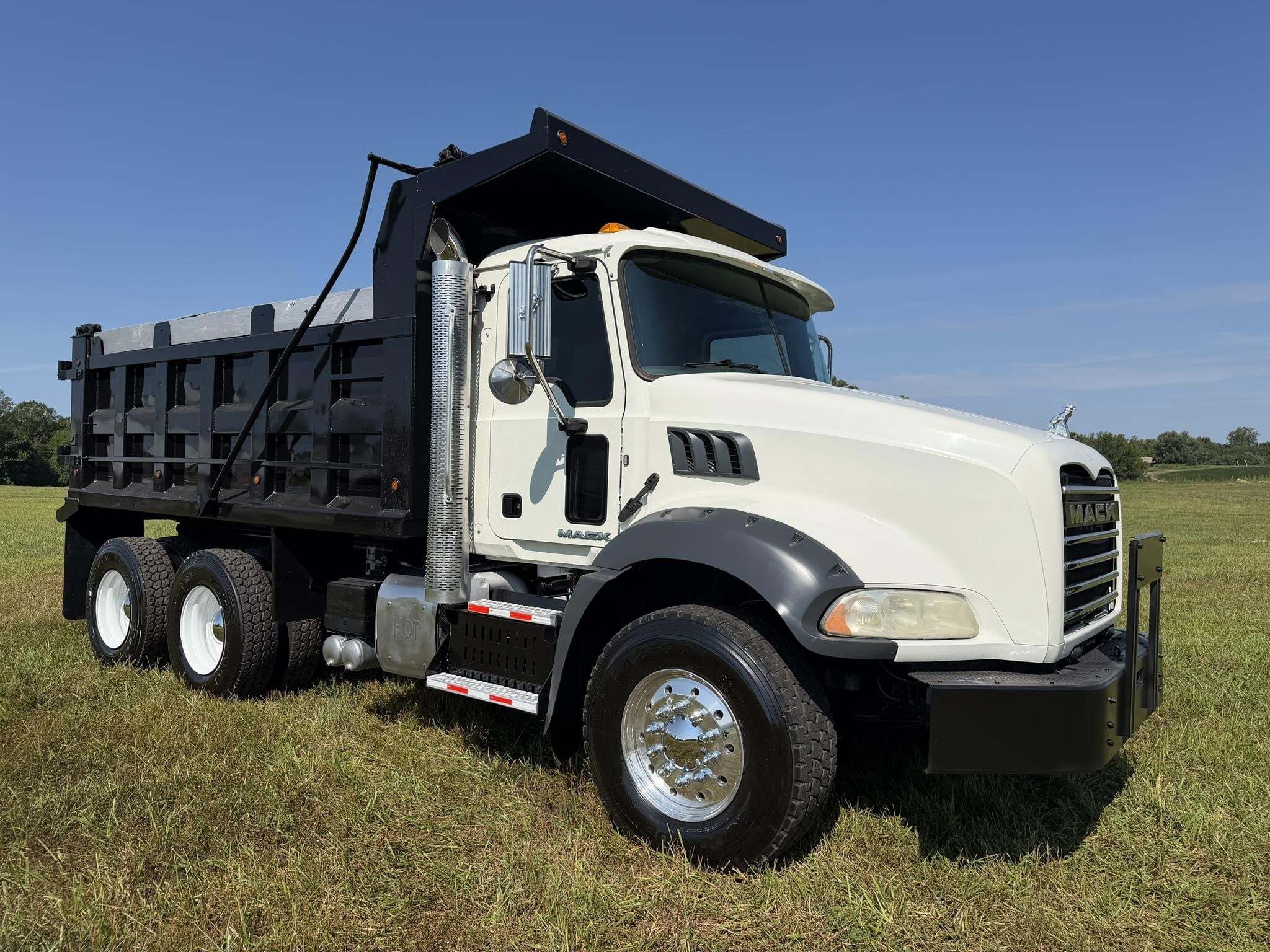 2015 MACK GRANITE GU813 in Chatham, VA