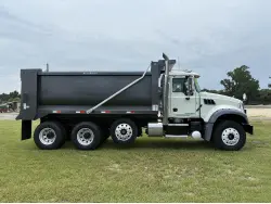 2015 MACK GRANITE GU713