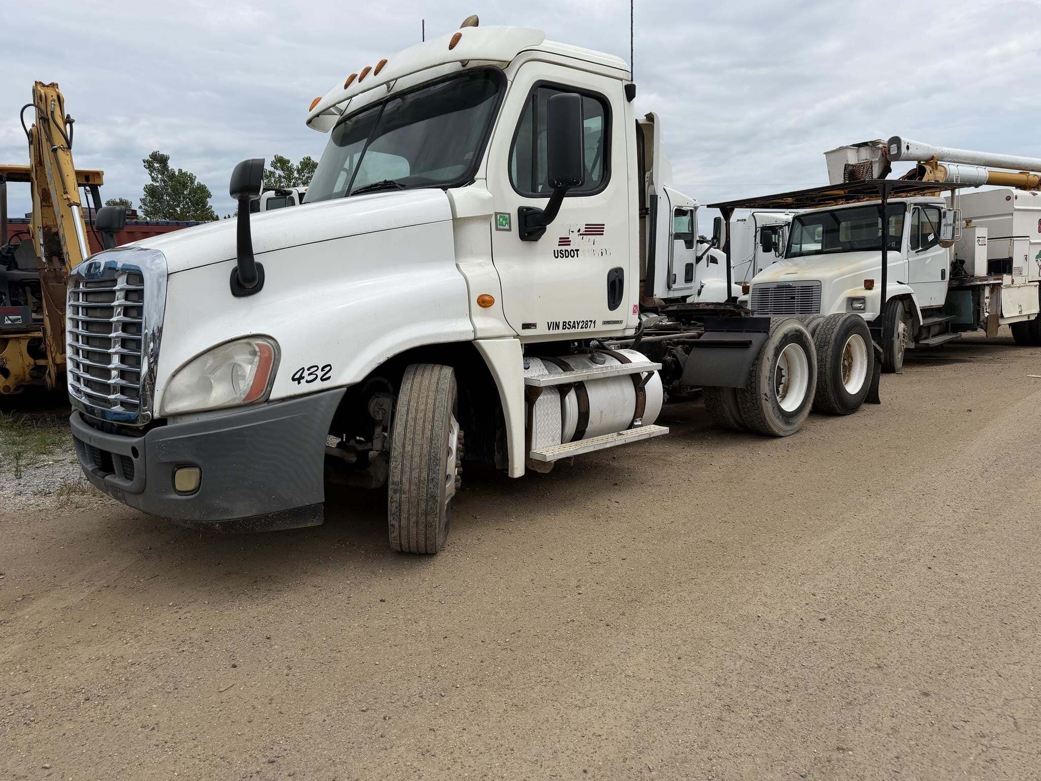 2011 FREIGHTLINER CASCADIA 125 in Covington, TN