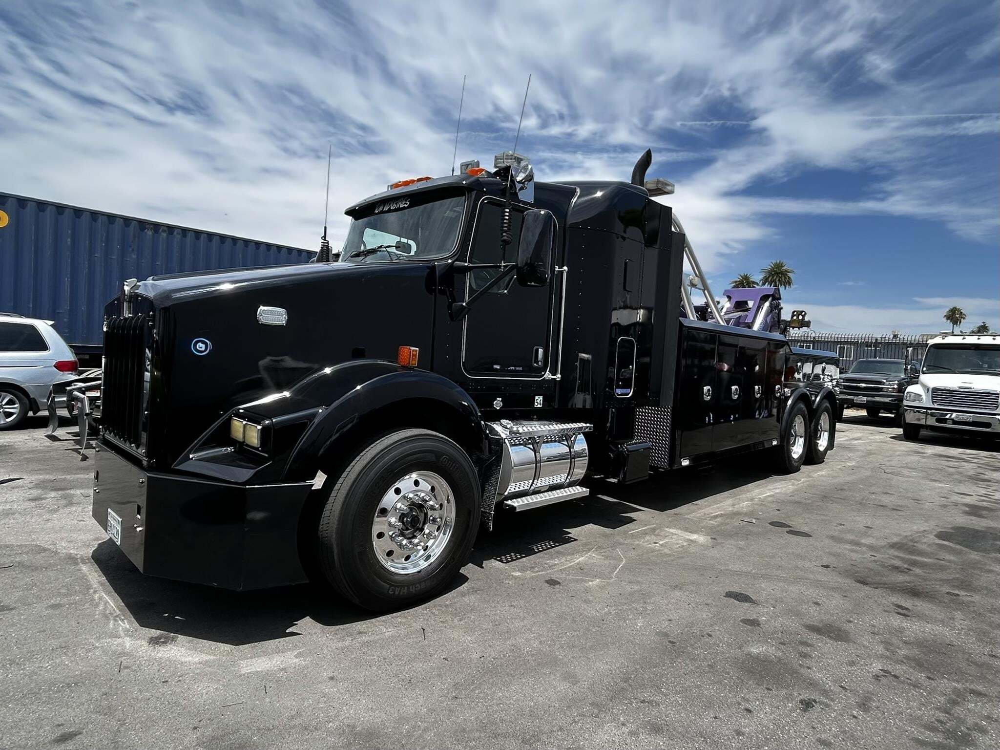 2014 KENWORTH T800 in West Covina, CA