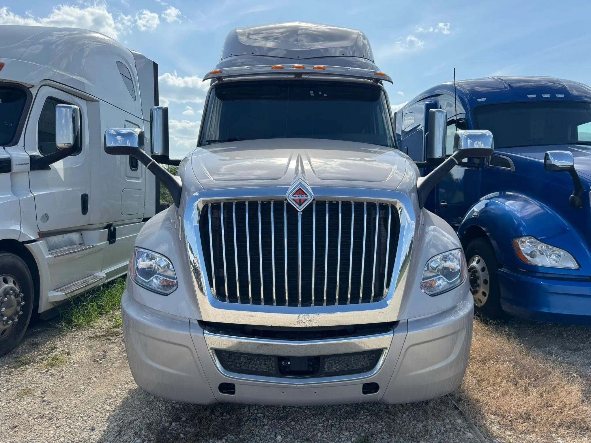 2021 INTERNATIONAL LT in Von Ormy, TX