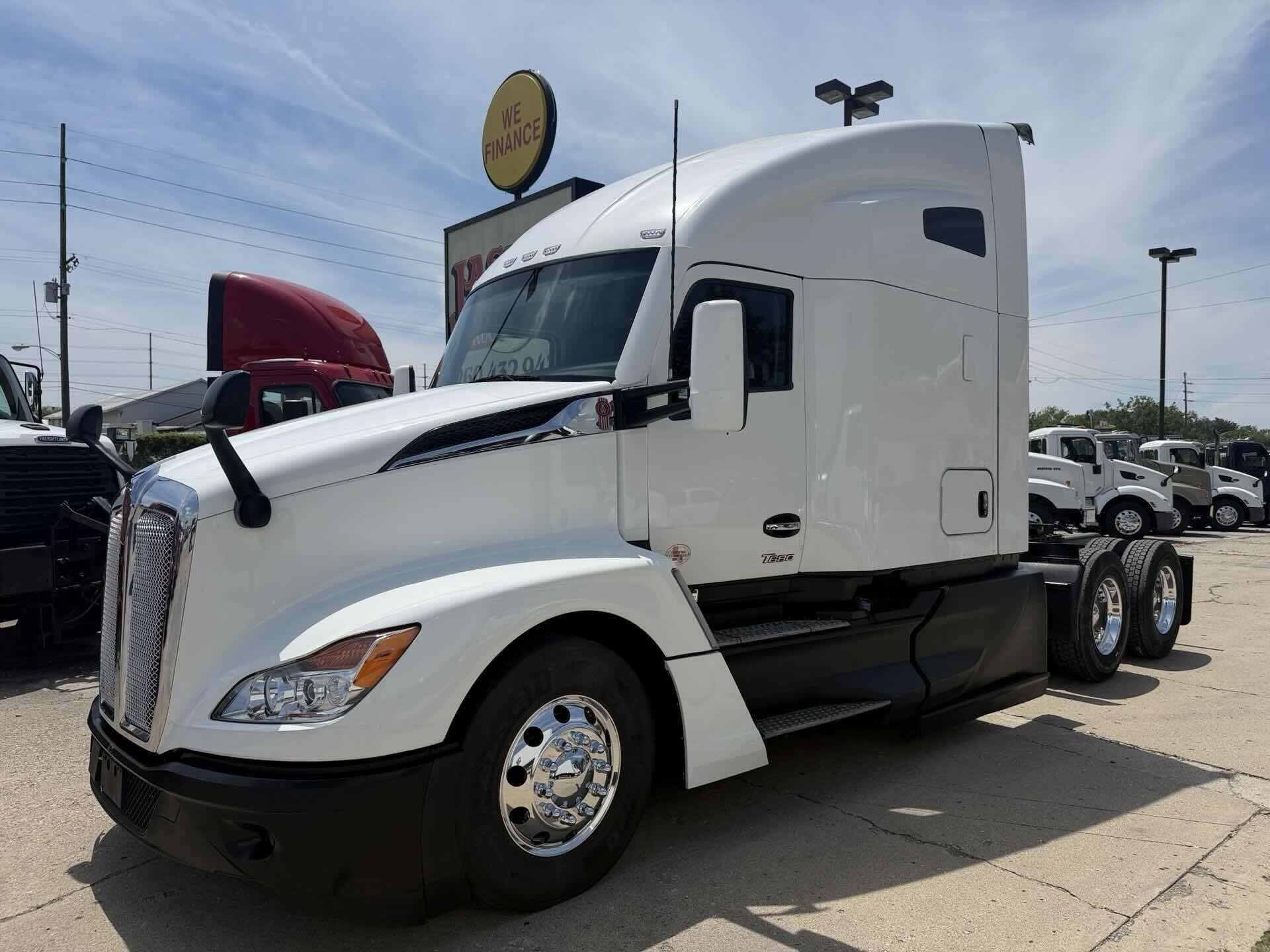2024 KENWORTH T680 in Fort Wayne, IN