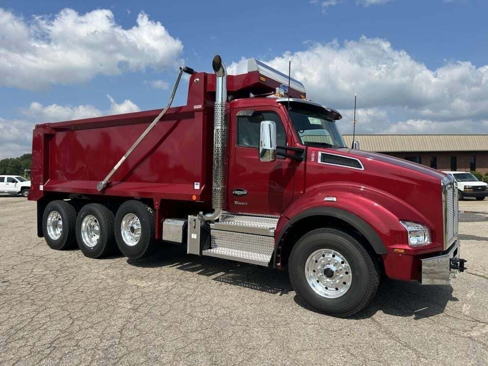 2027 KENWORTH T880 in Chatham, VA