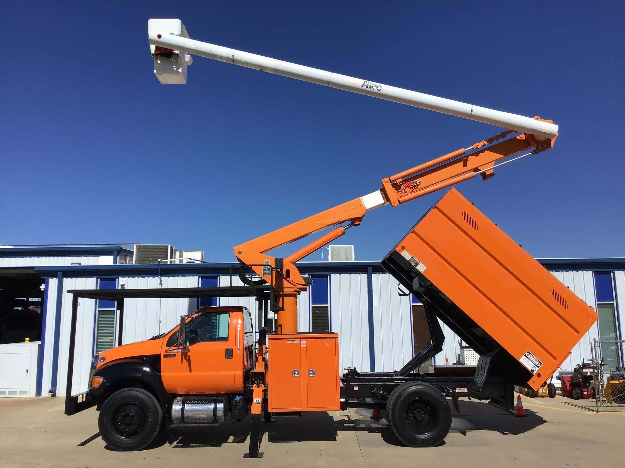 2013 FORD F750 in Longmont, CO