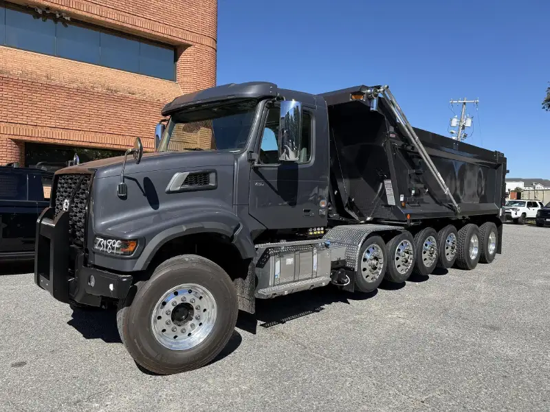 2027 VOLVO VHD104F300