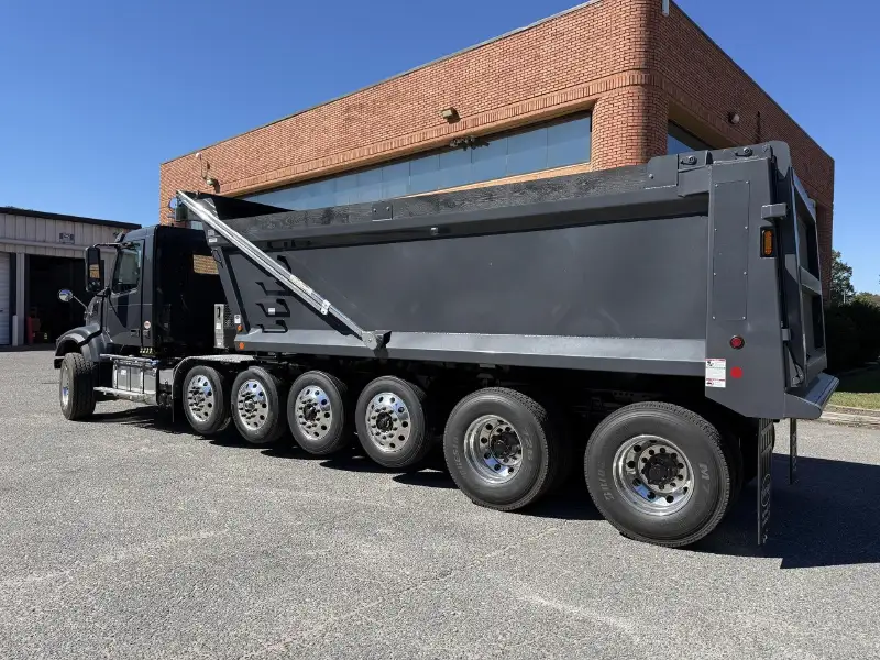2027 VOLVO VHD104F300