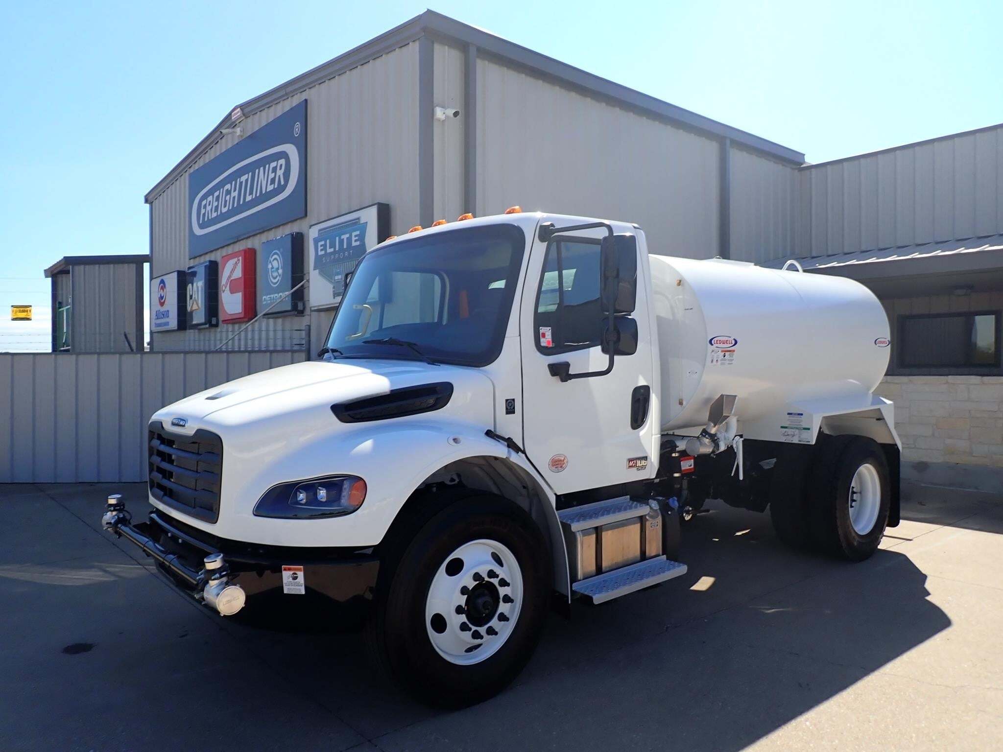 2027 FREIGHTLINER BUSINESS CLASS M2 106 in Waco, TX