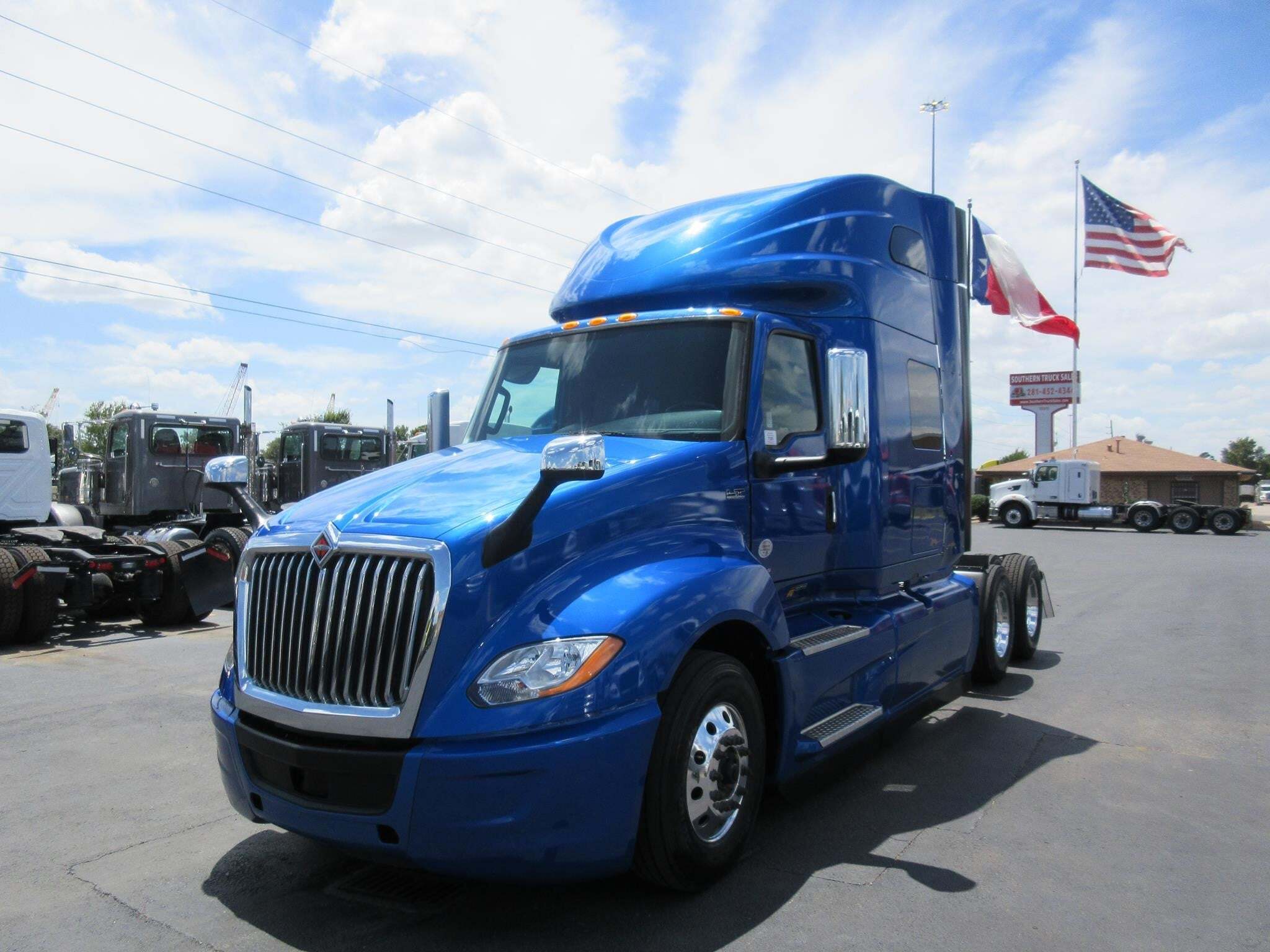 2021 INTERNATIONAL LT in Channelview, TX
