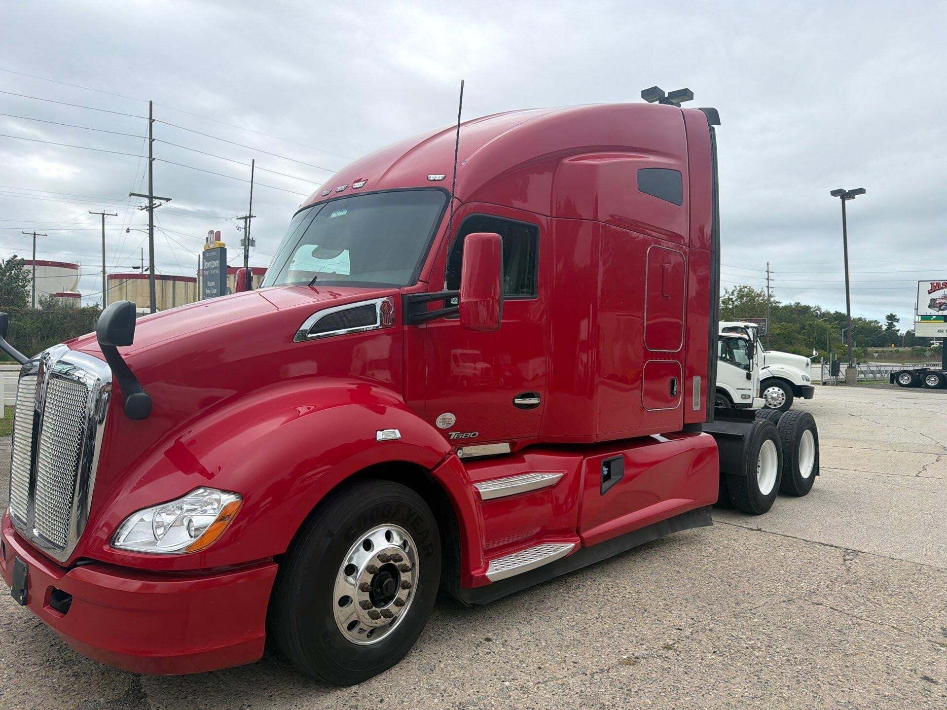 2019 KENWORTH T680 in Fort Wayne, IN