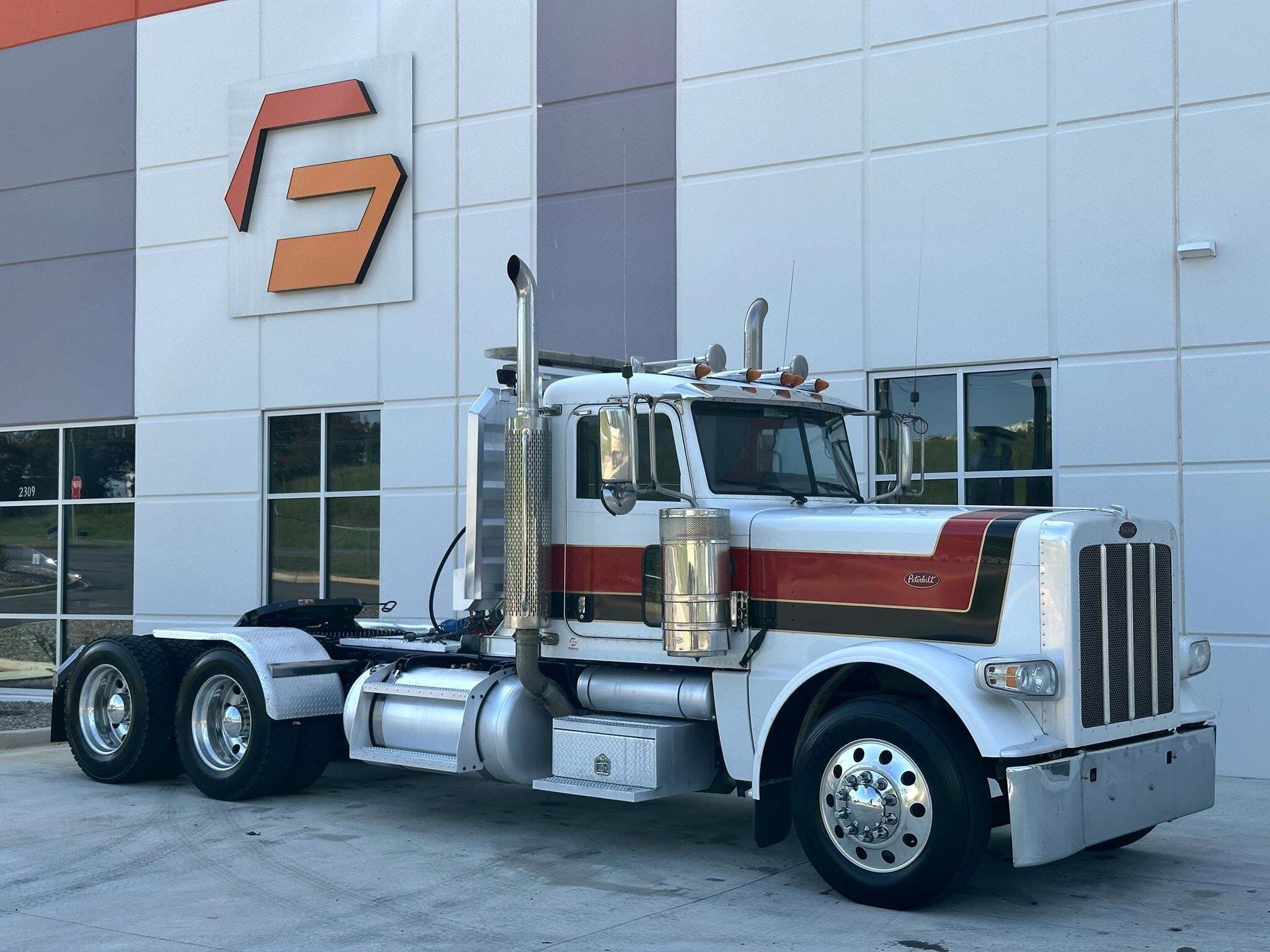 2016 PETERBILT 389 in Greer, SC