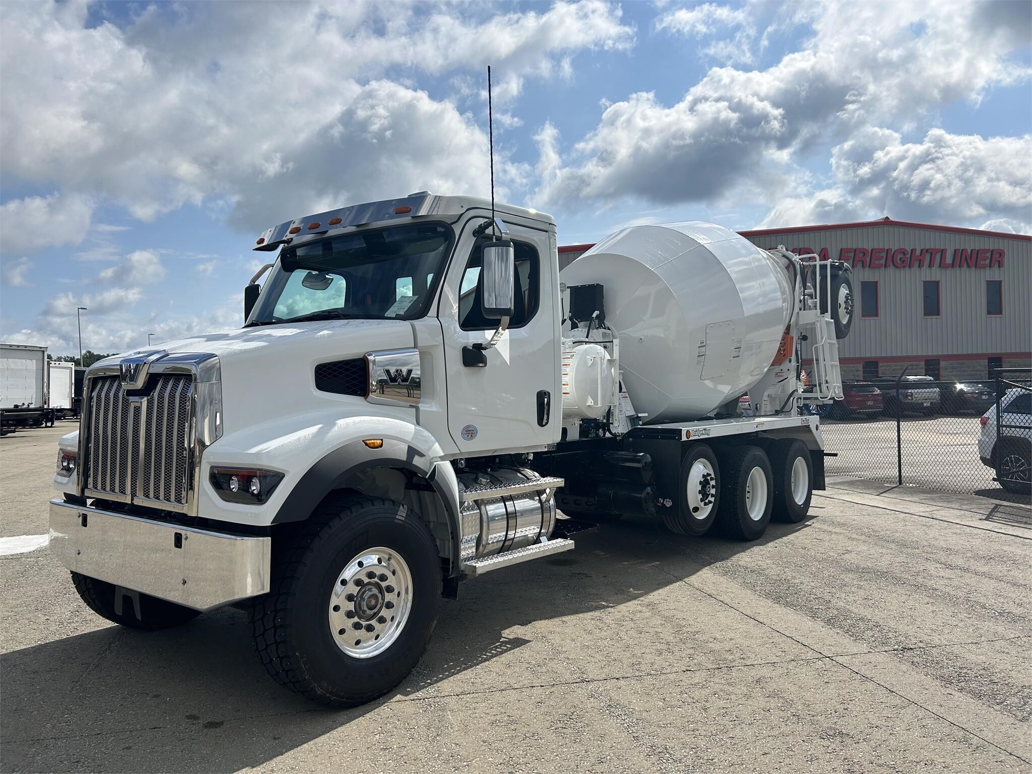 2027 WESTERN STAR 47X in Zanesville, OH