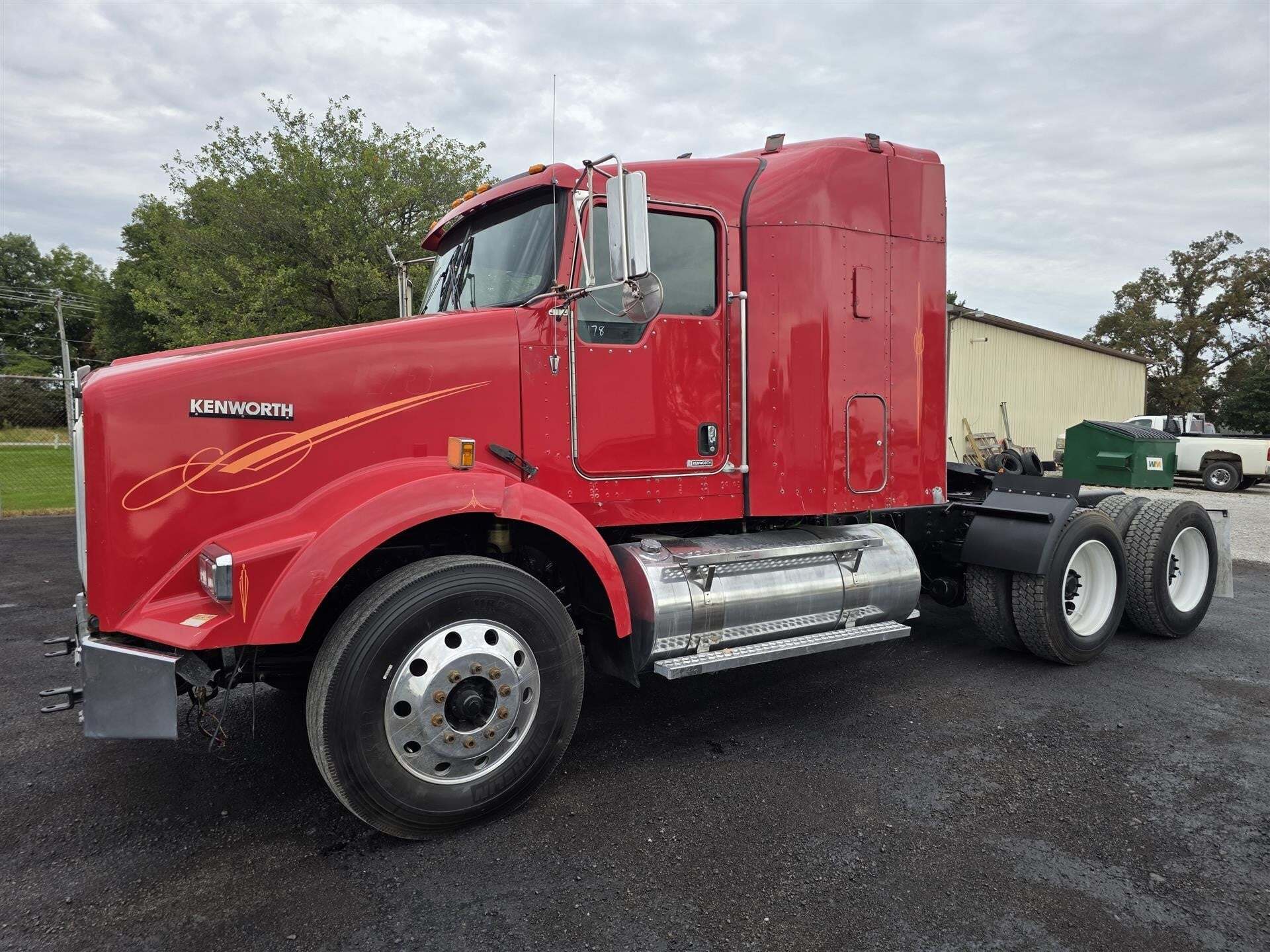 2013 KENWORTH T800 in Laotto, IN