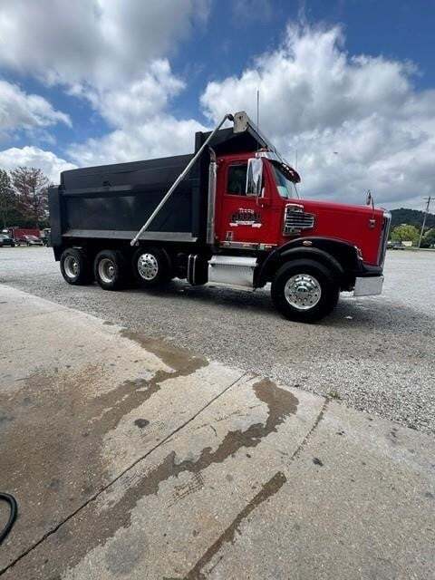 2017 FREIGHTLINER 122 SD in Jeffersonville, IN