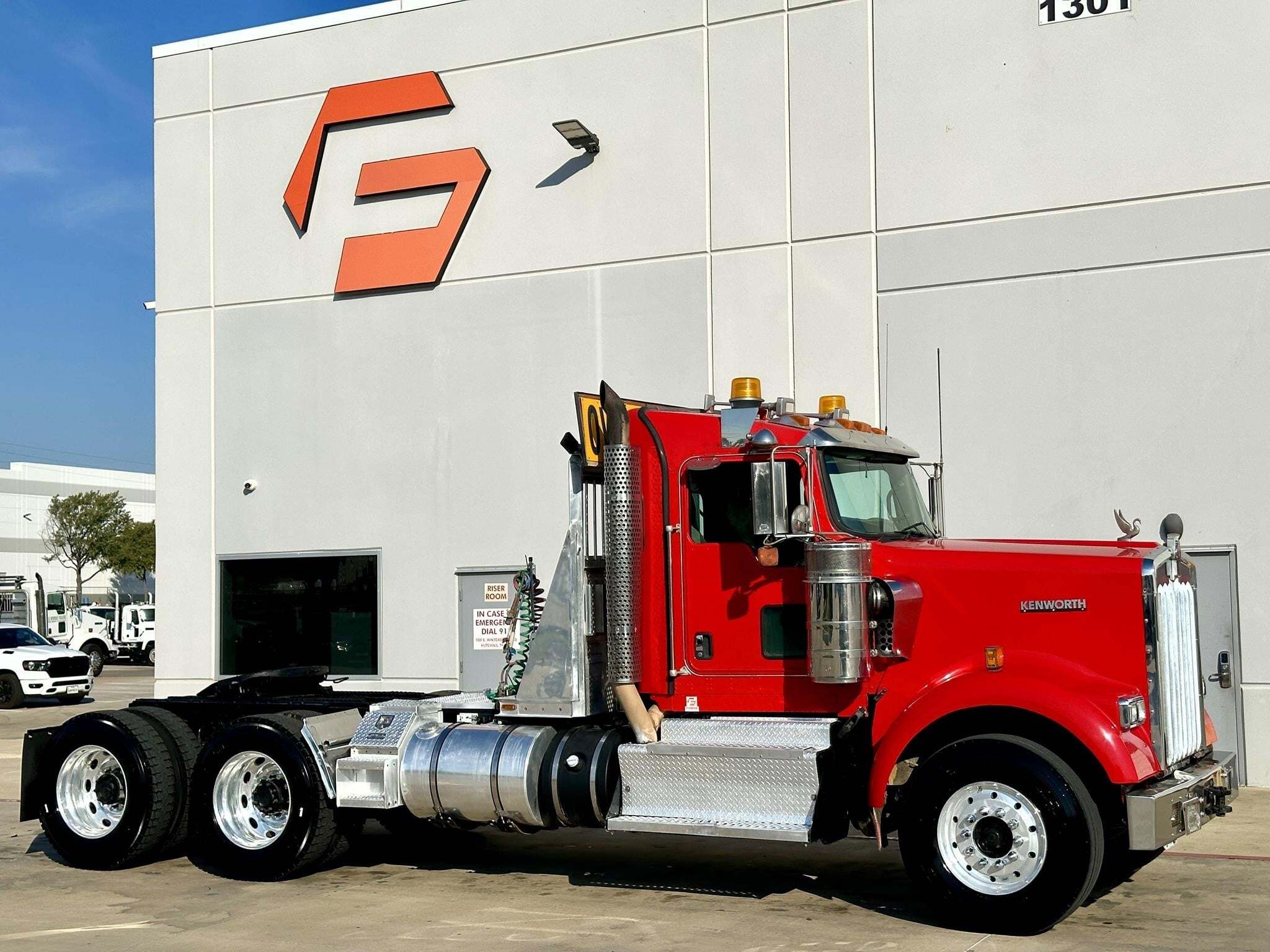 2011 KENWORTH W900 in Hutchins, TX