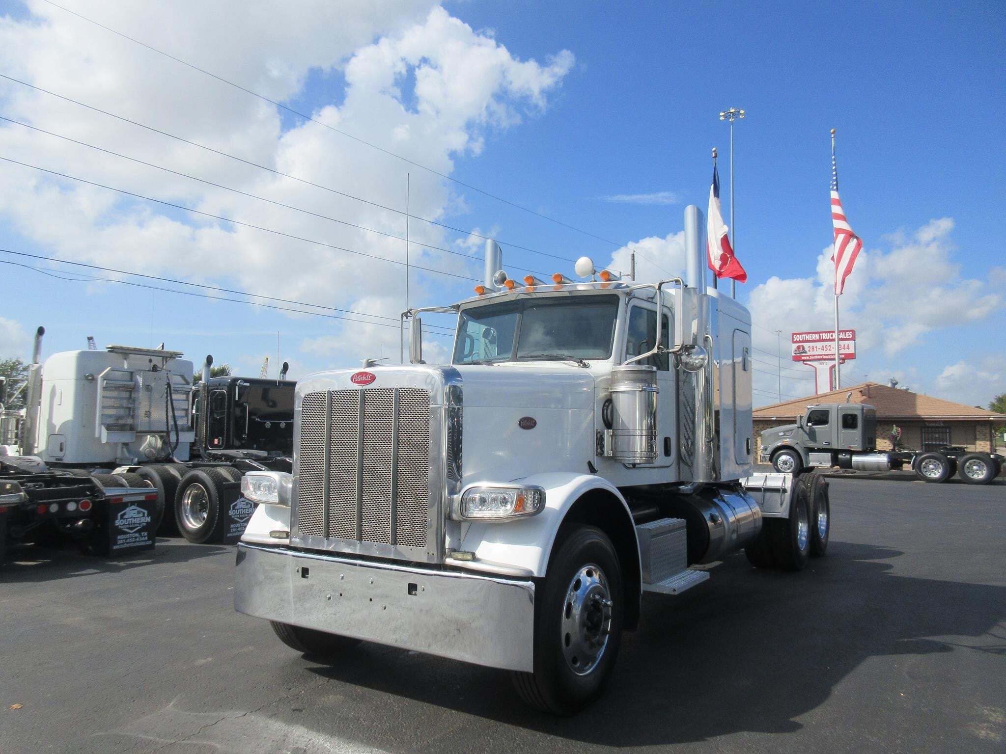 2018 PETERBILT 389 in Channelview, TX