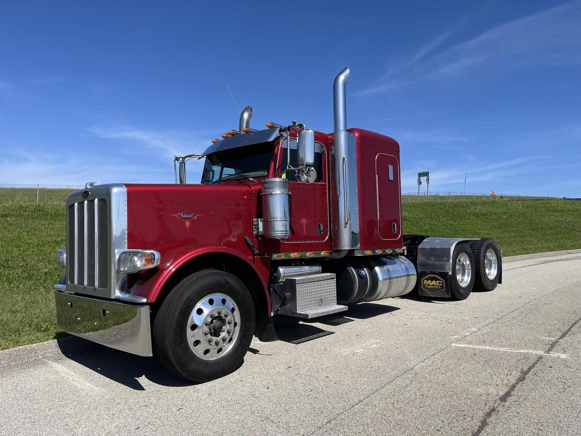 2019 PETERBILT 389 in Smithfield, PA