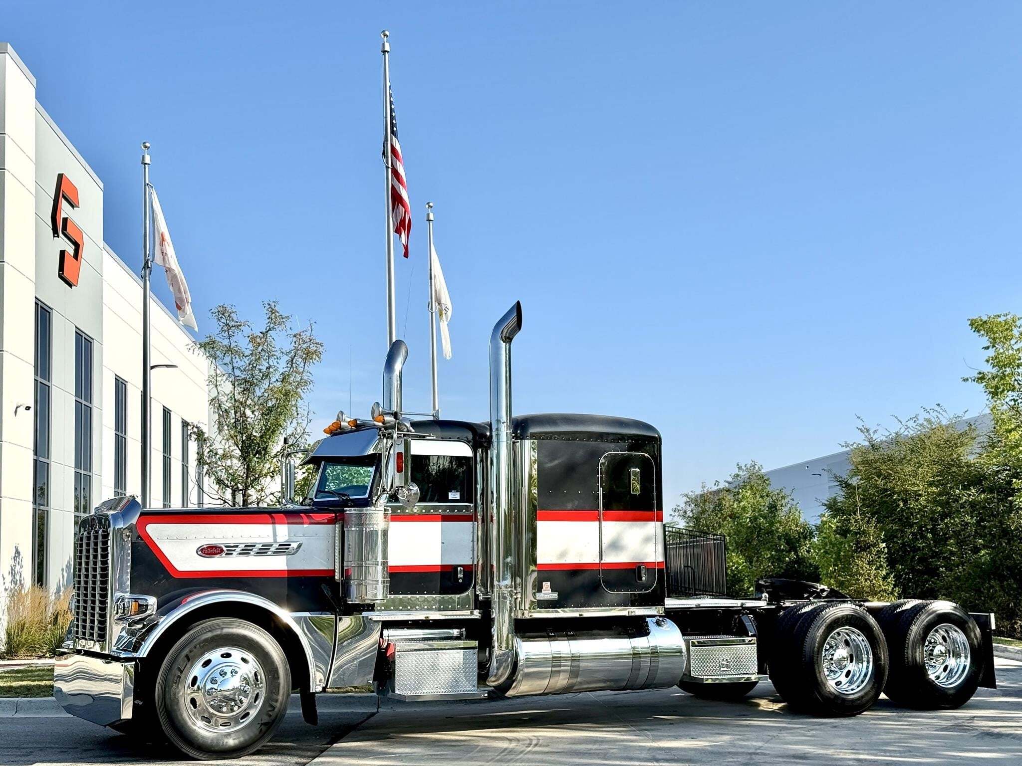 2016 PETERBILT 389 in New Lenox, IL