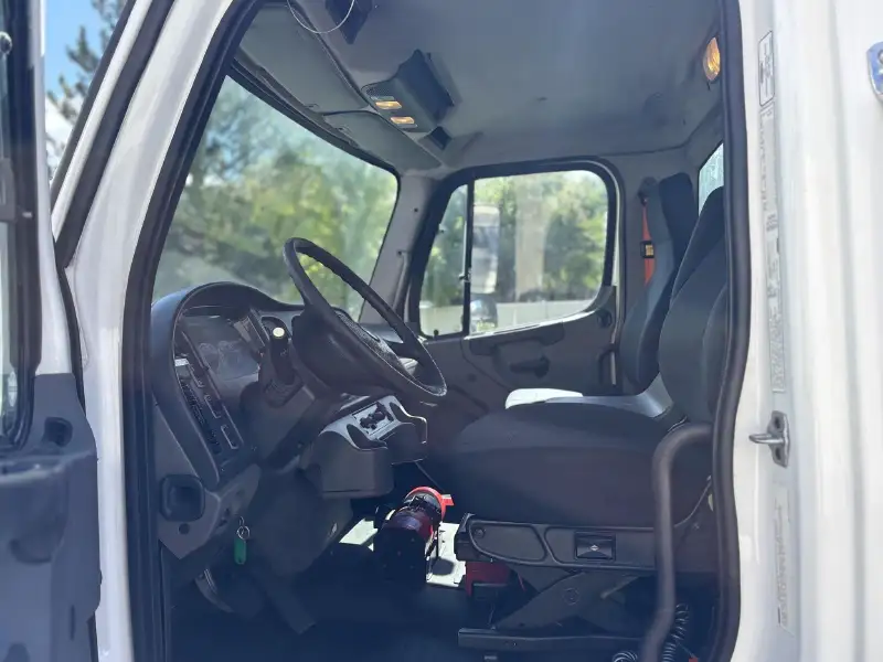 2015 FREIGHTLINER BUSINESS CLASS M2 106