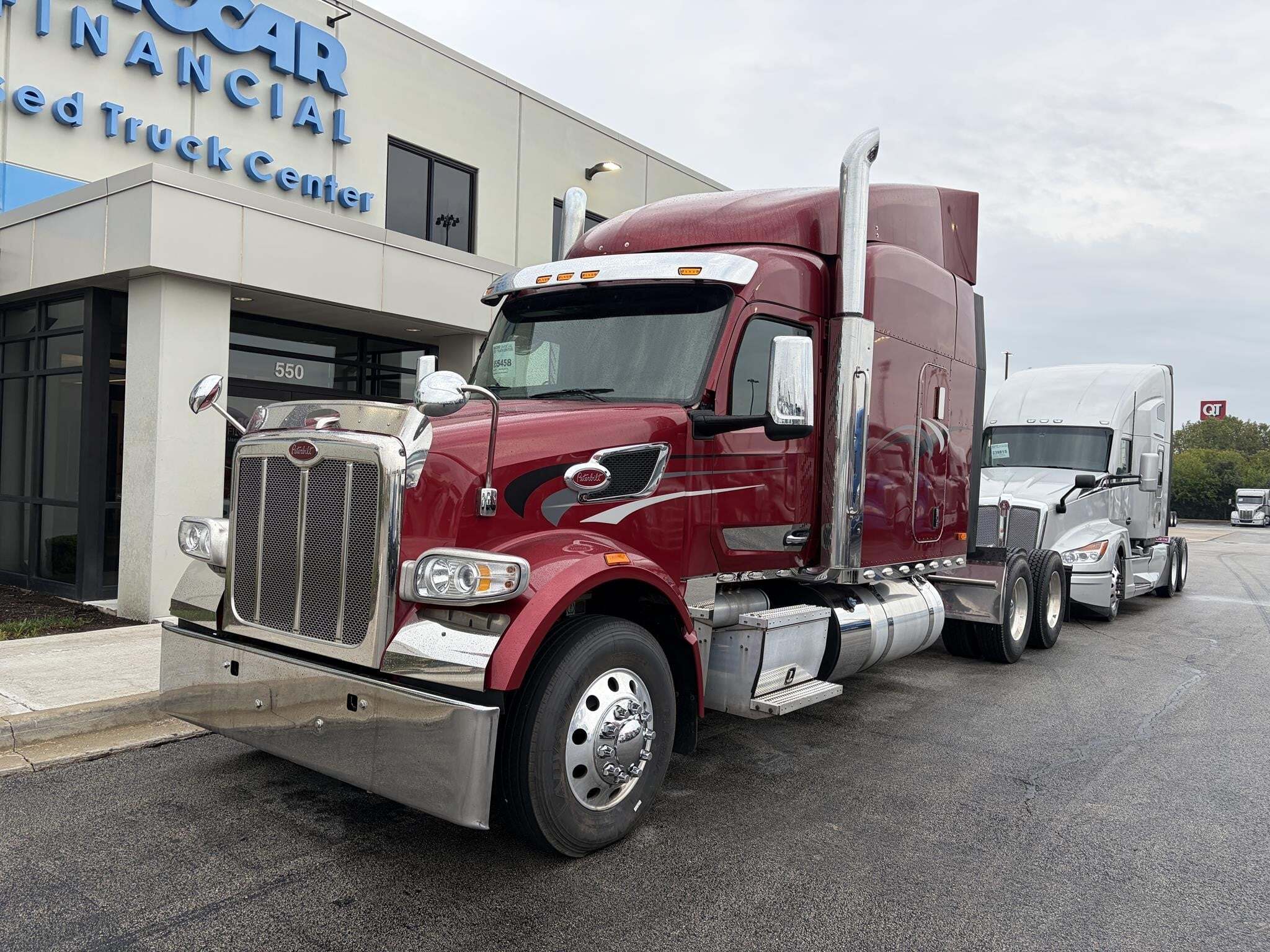2023 PETERBILT 567 in Minooka, IL