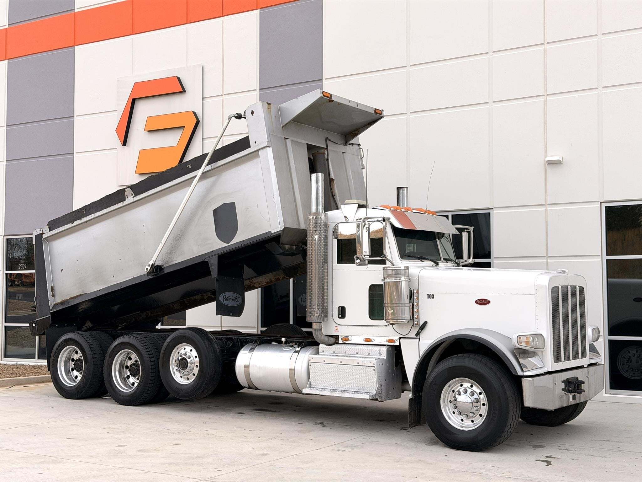 2011 PETERBILT 388 in Greer, SC