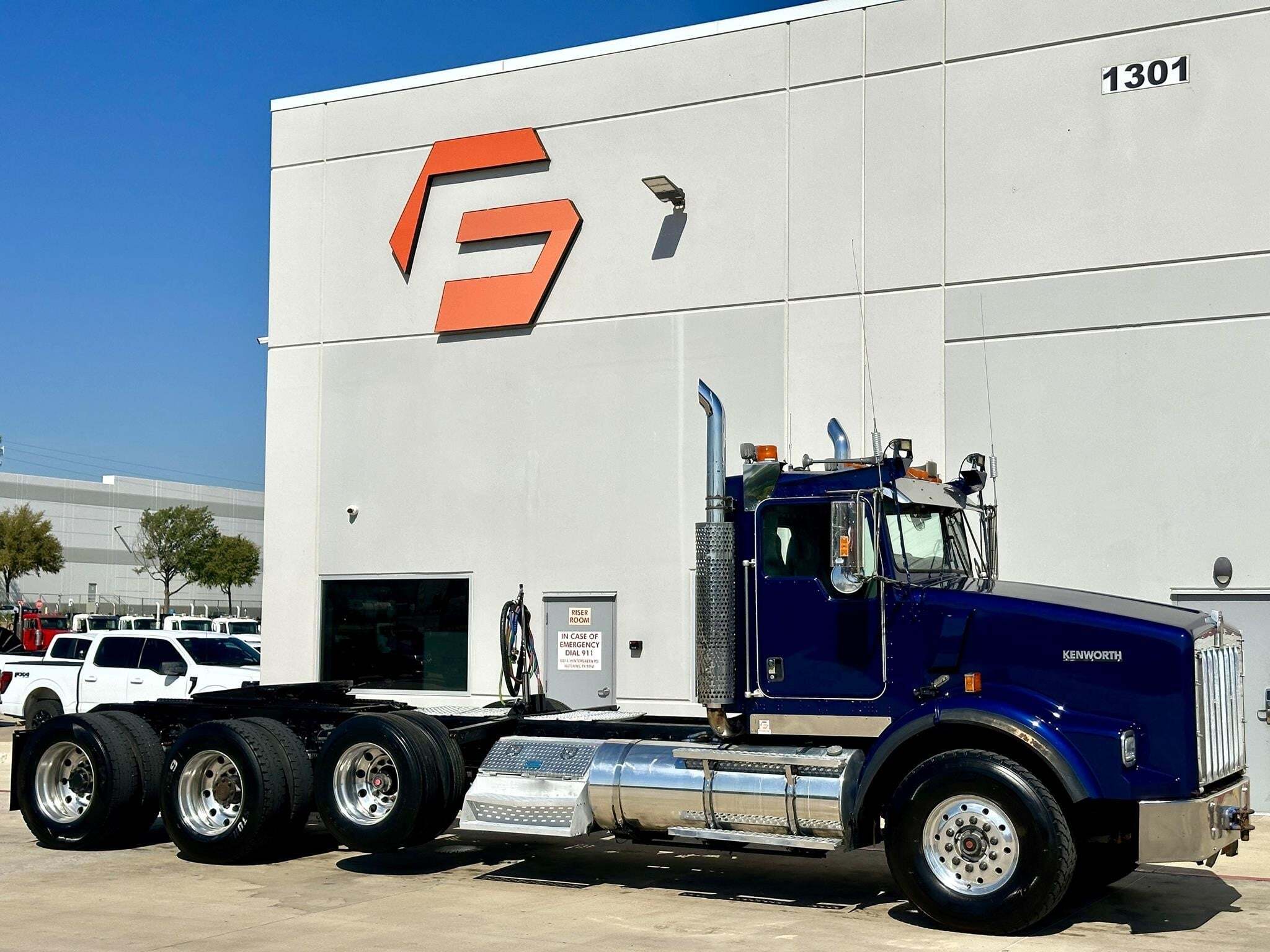 2003 KENWORTH T800 in Hutchins, TX