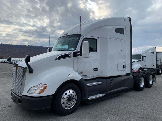 2021 KENWORTH T680 in Indianapolis, IN