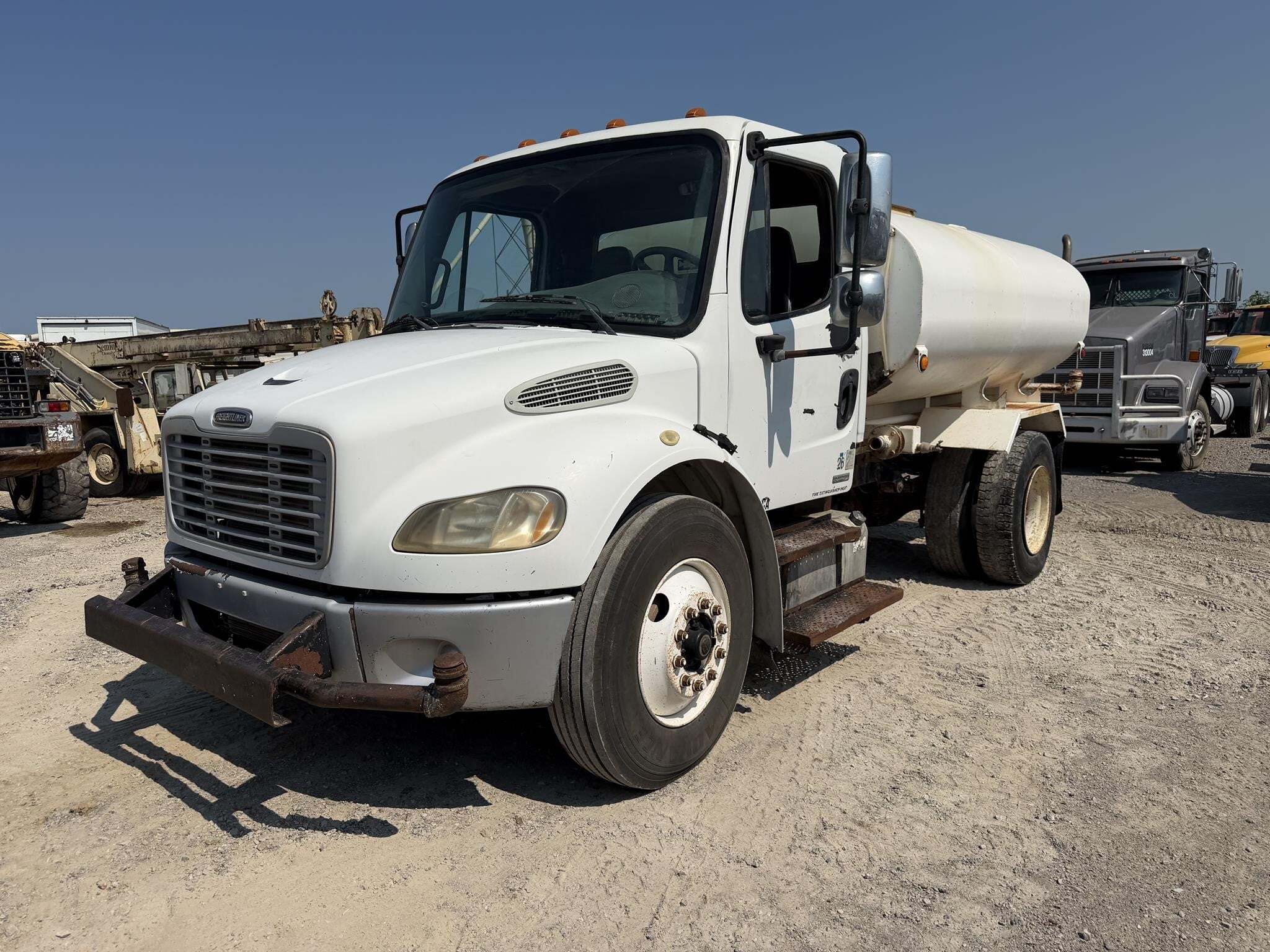 2006 FREIGHTLINER BUSINESS CLASS M2 106 in Covington, TN
