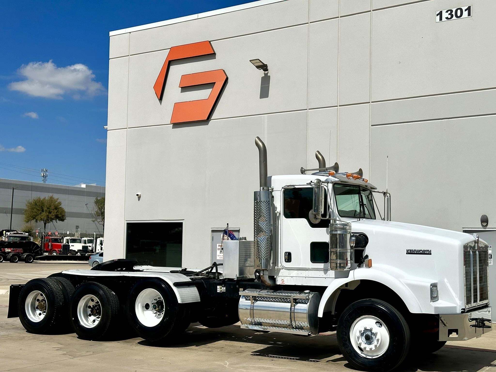 2005 KENWORTH T800 in Hutchins, TX