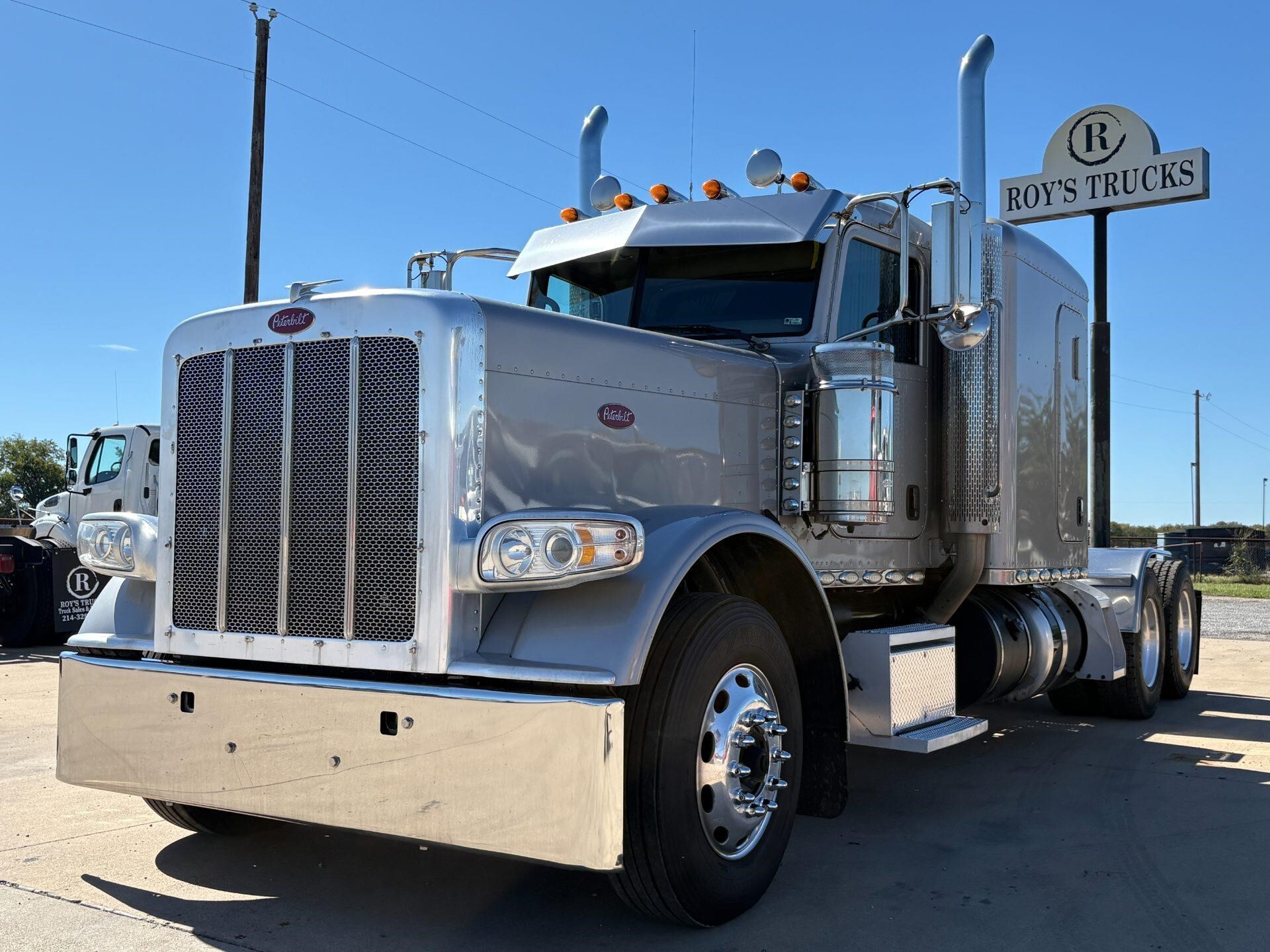 2021 PETERBILT 389 in Caddo Mills, TX