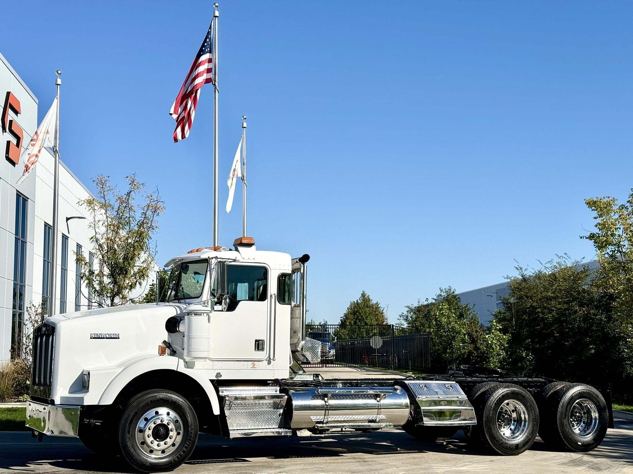 2002 KENWORTH T800 in New Lenox, IL