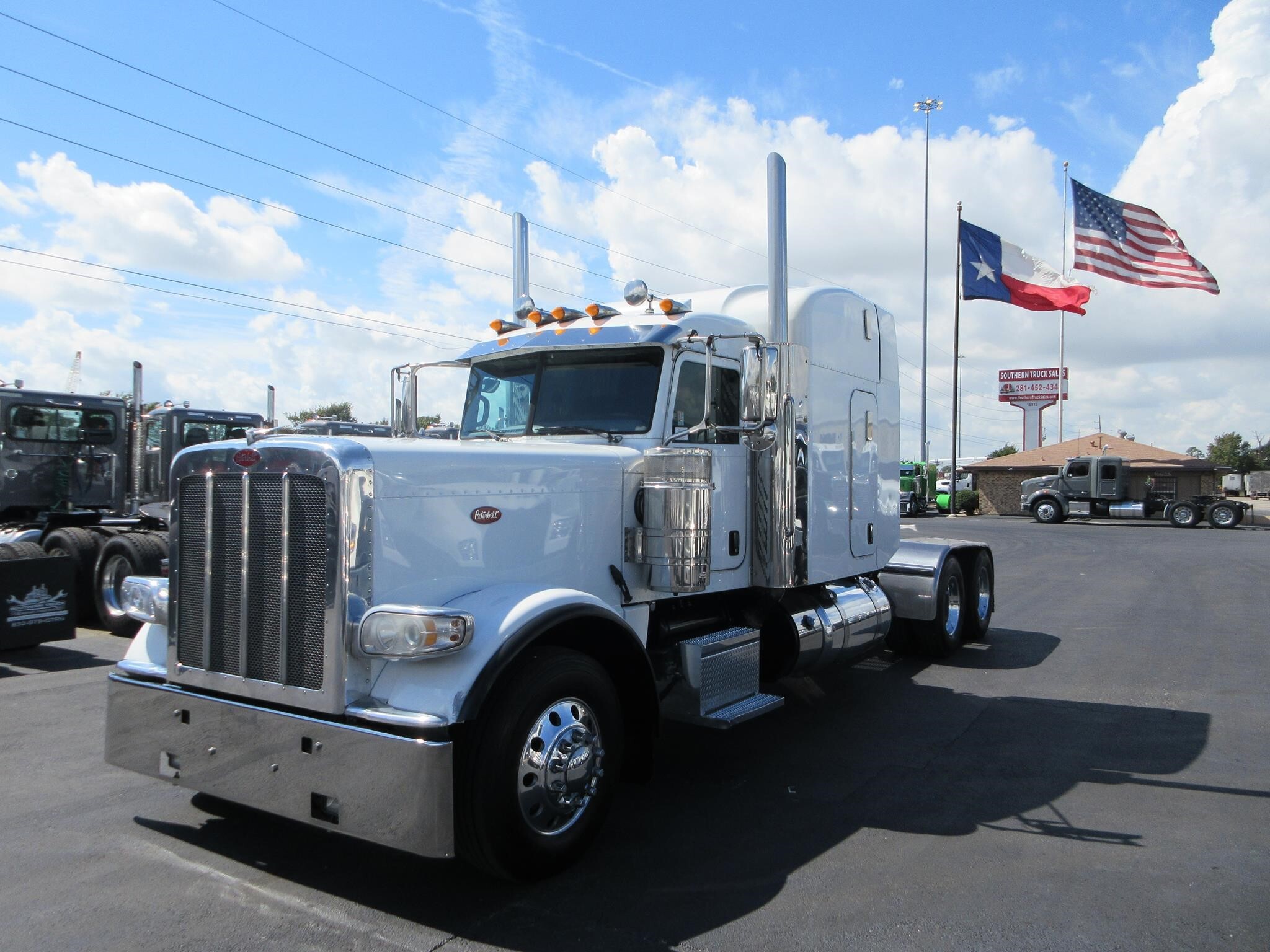 2016 PETERBILT 389 in Channelview, TX