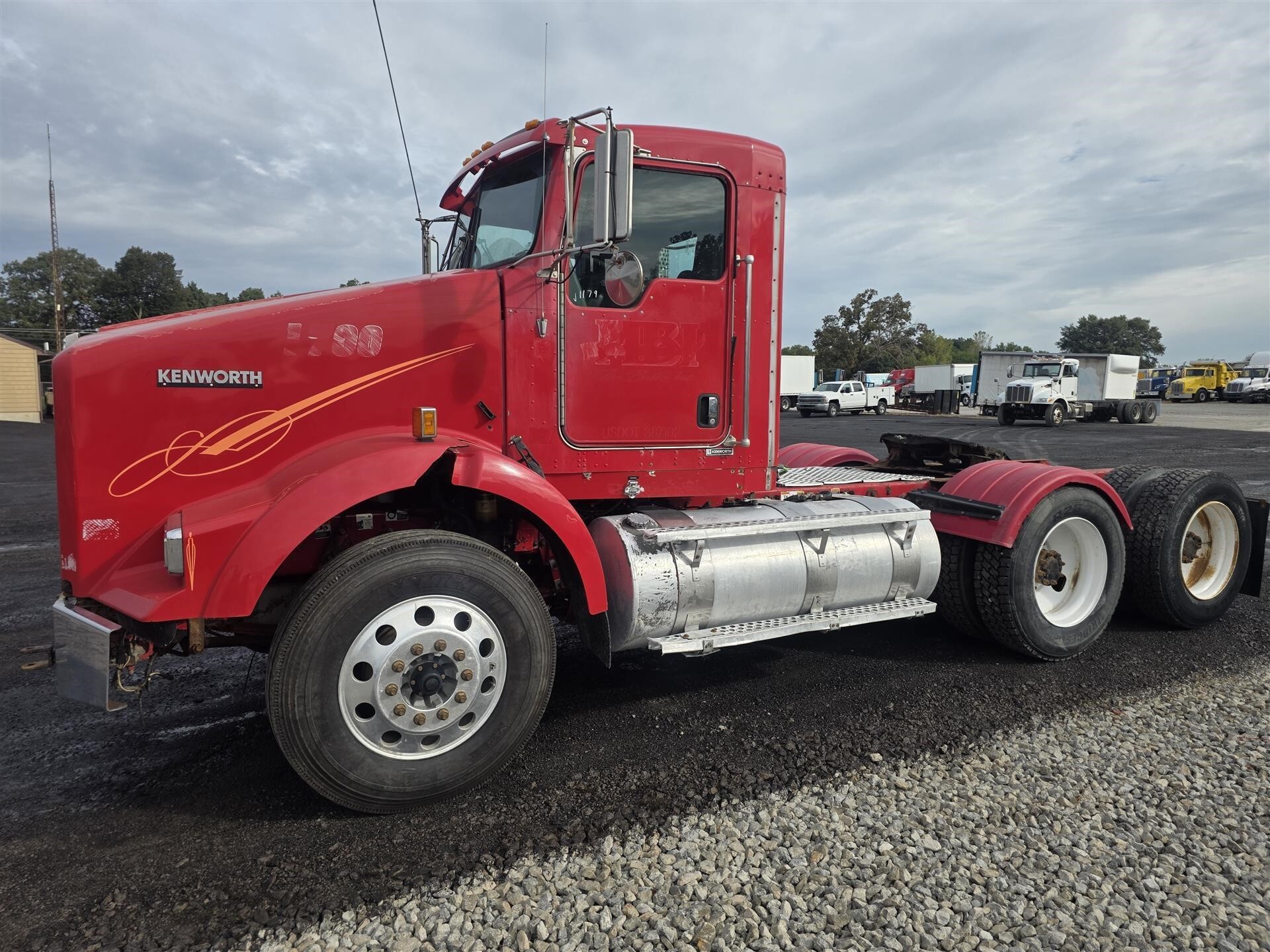 2013 KENWORTH T800 in Laotto, IN