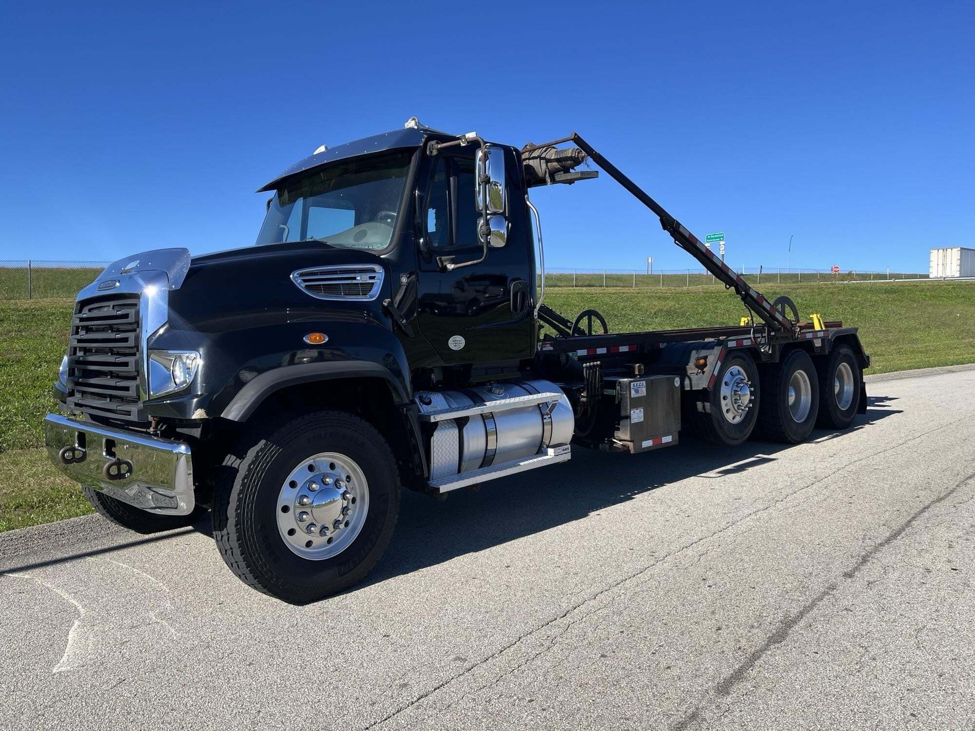 2019 FREIGHTLINER 114 SD in Clarksburg, NJ