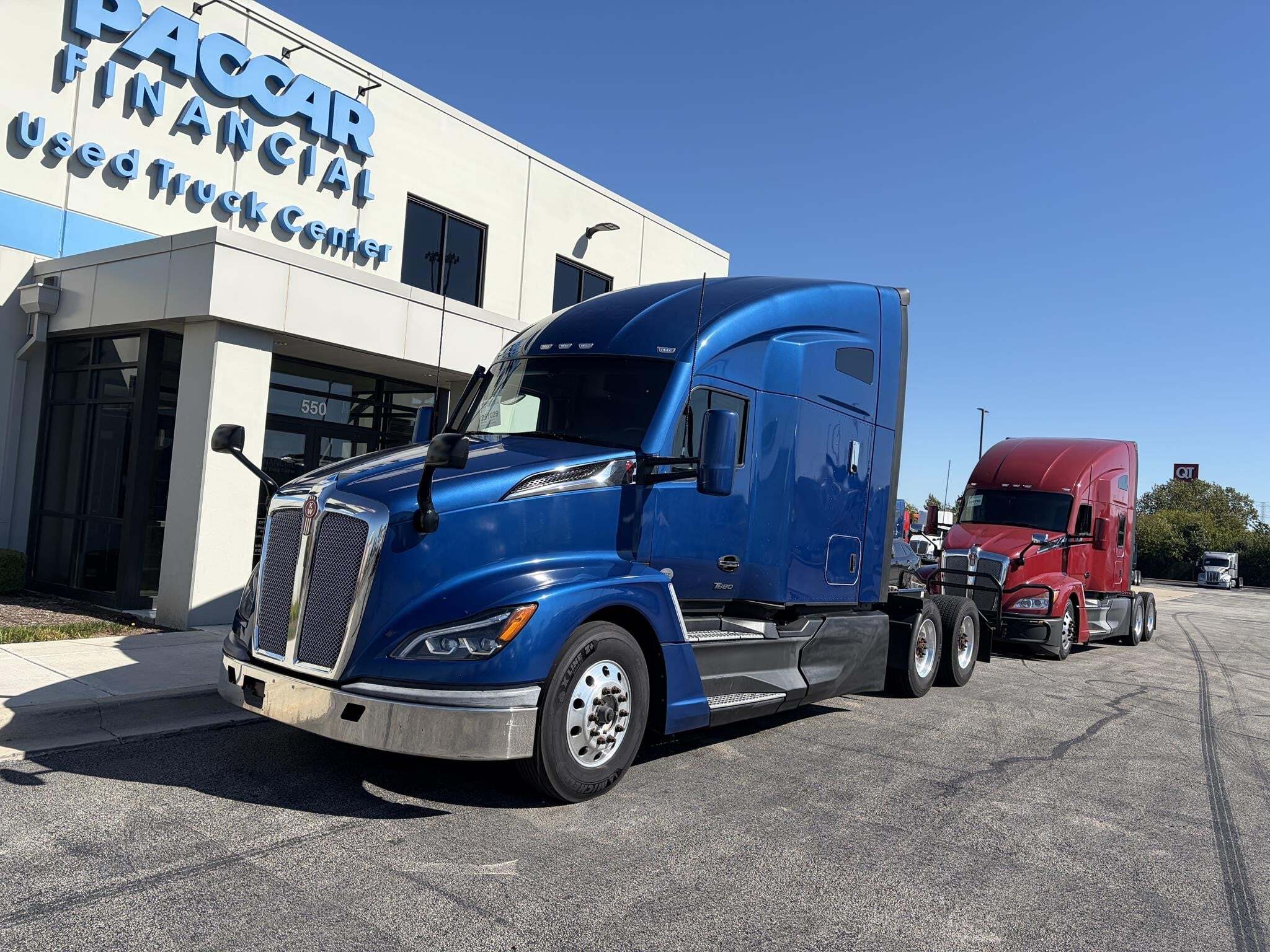 2023 KENWORTH T680 in Minooka, IL