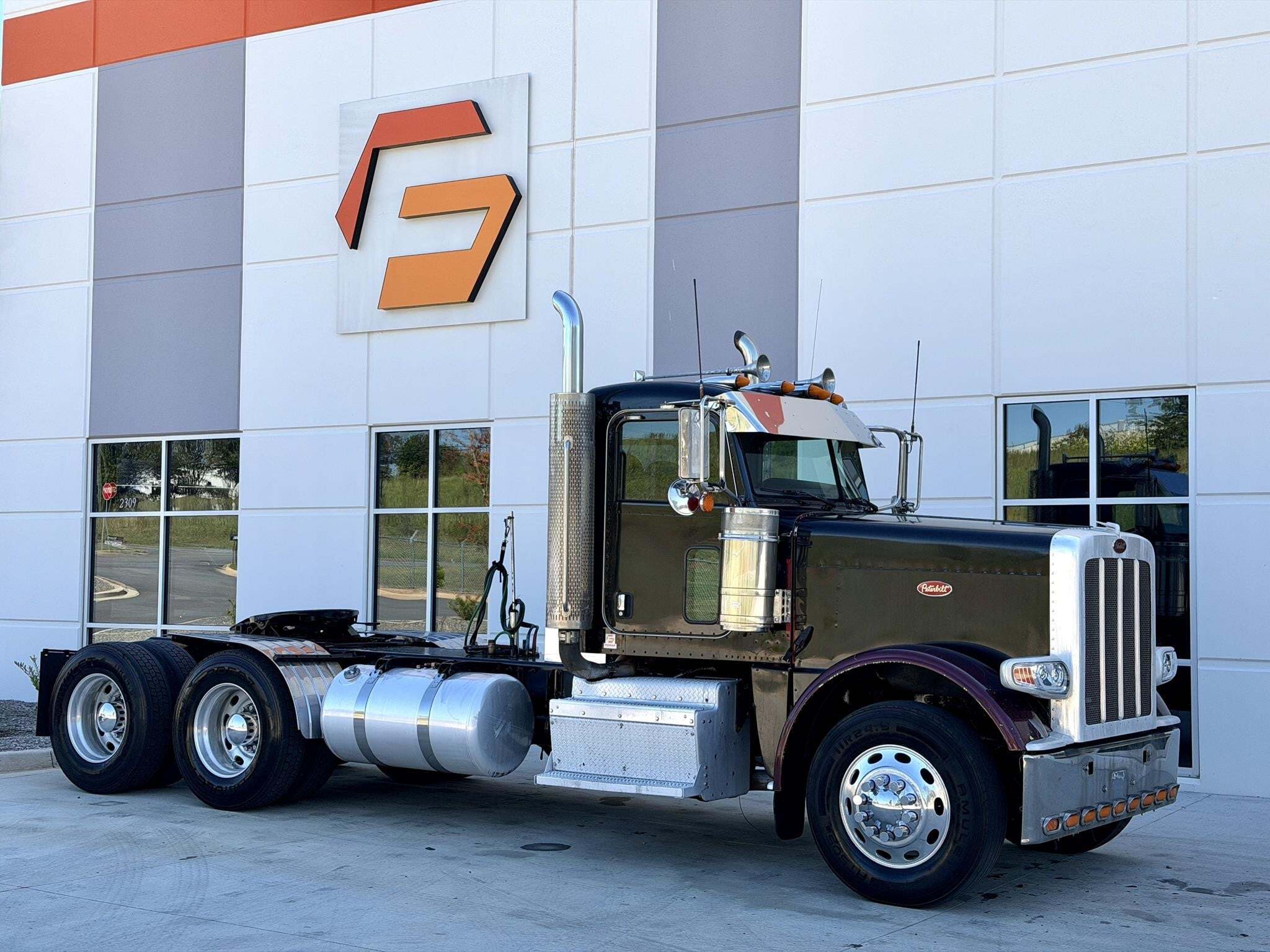 2011 PETERBILT 388 in Greer, SC