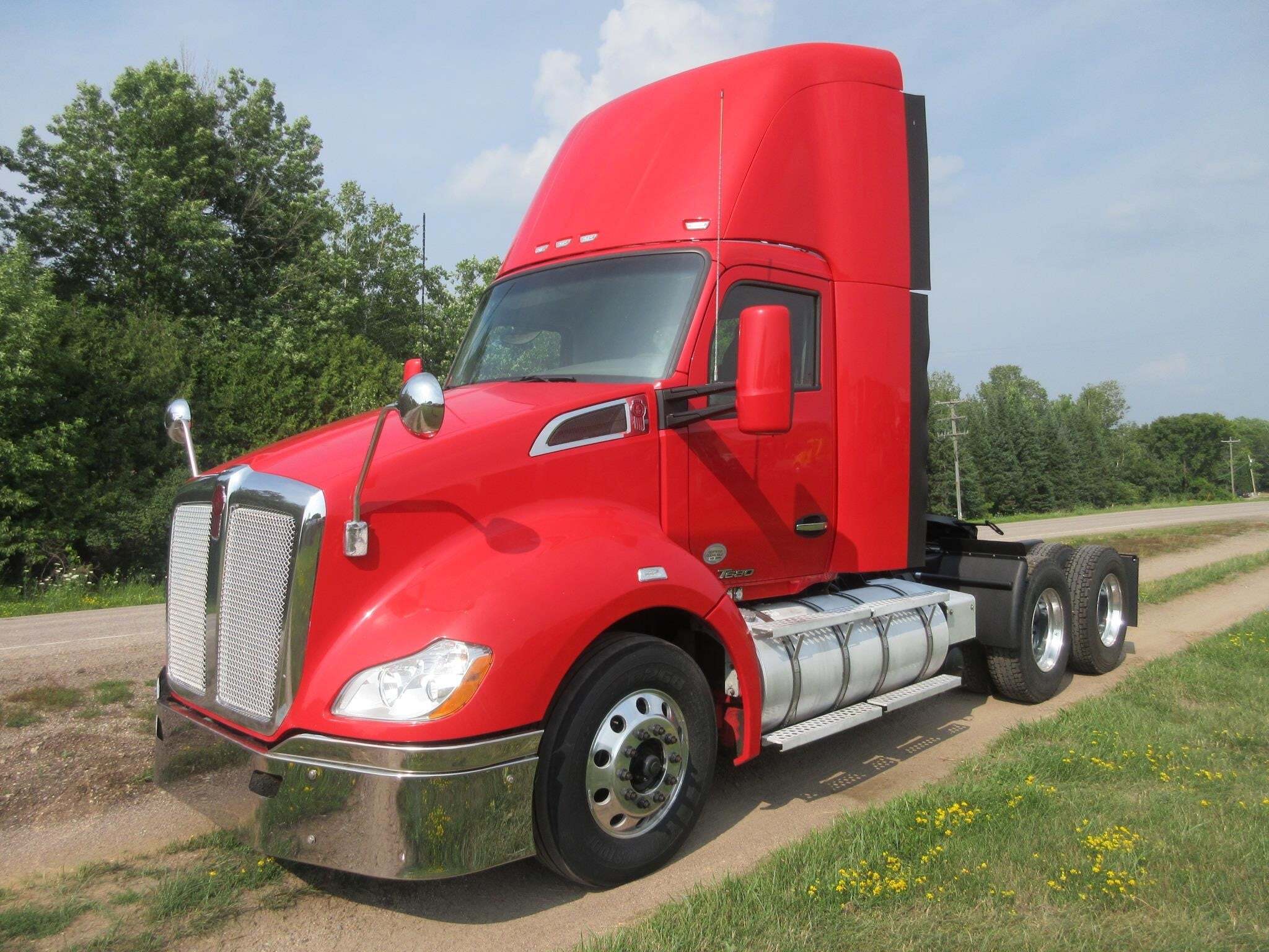 2015 KENWORTH T680 in Wittenberg, WI
