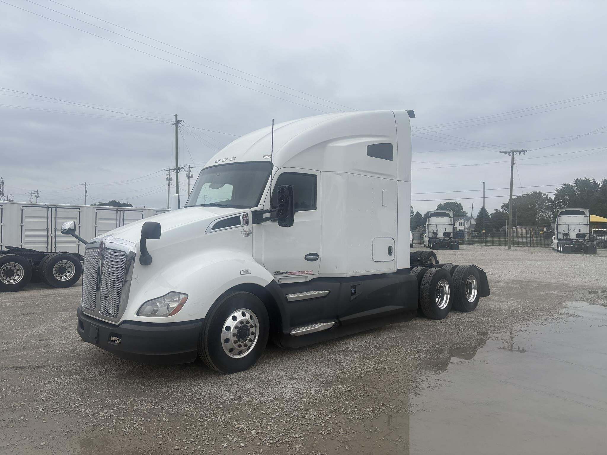 2021 KENWORTH T680 in South Bend, IN