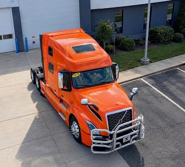 2023 VOLVO VNL64T860 in Canton, OH
