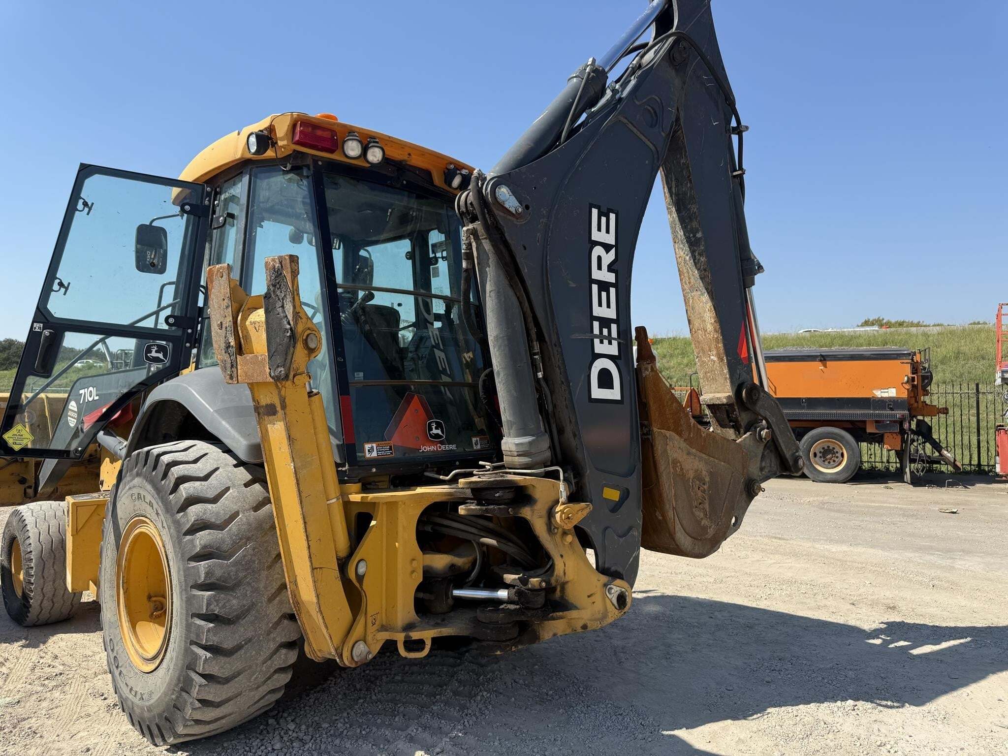 2017 DEERE 710L in Irving, TX
