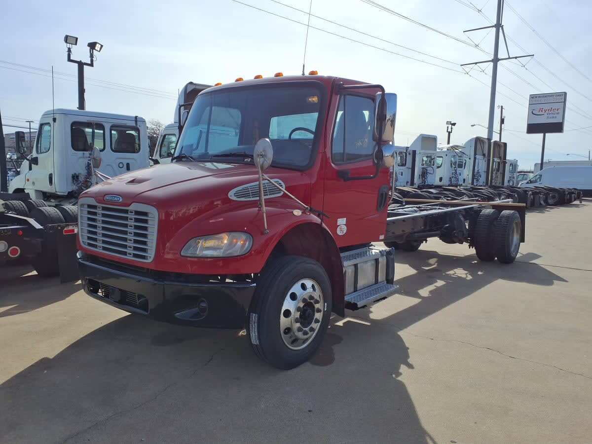 2019 FREIGHTLINER BUSINESS CLASS M2 106 in Dallas, TX