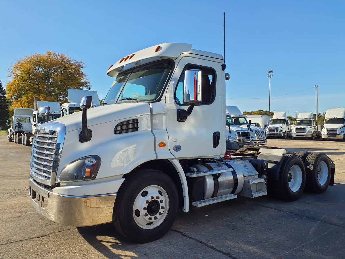 2019 FREIGHTLINER CASCADIA 113 in Oak Creek, WI