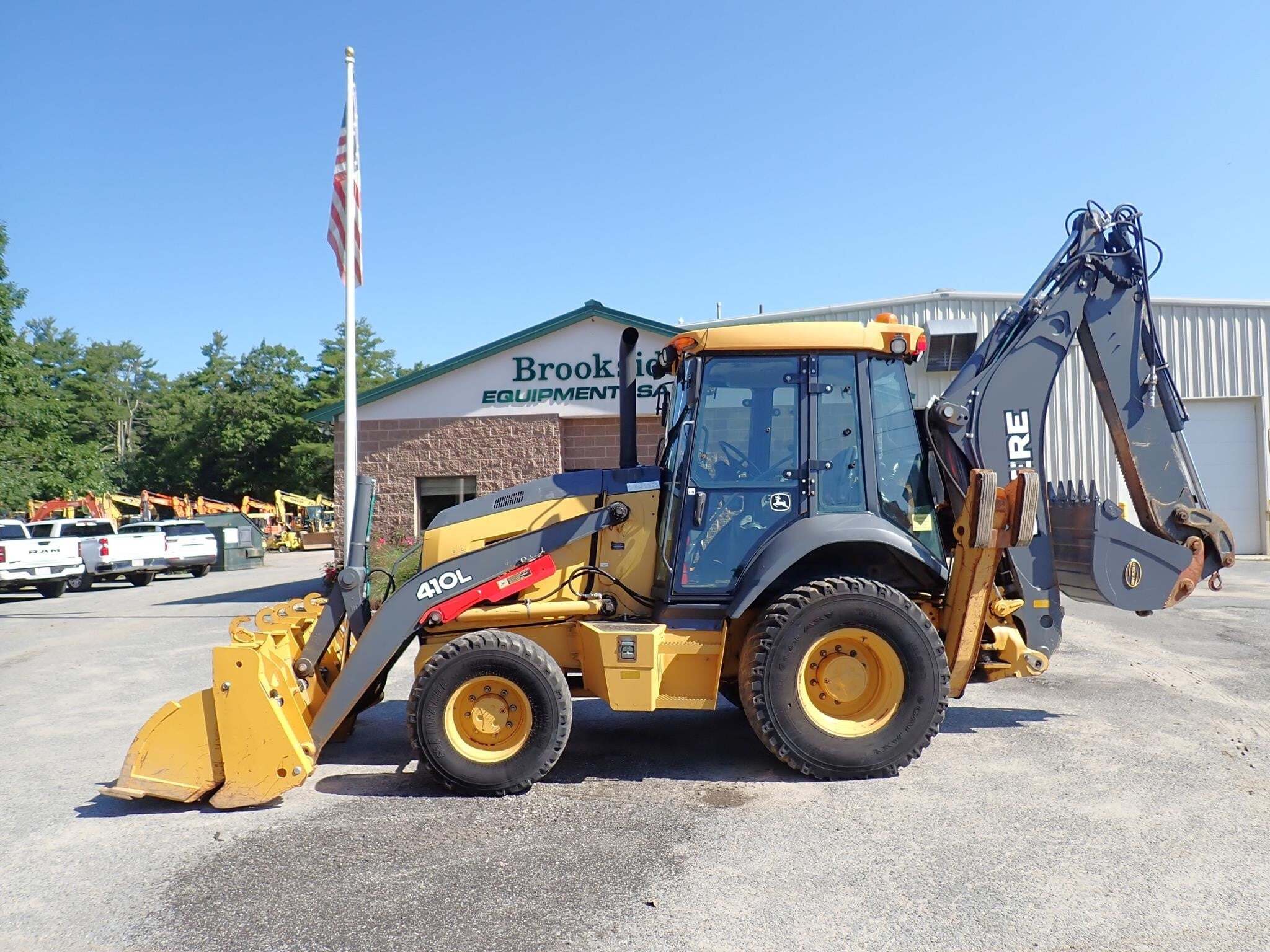 2017 DEERE 410L in Phillipston, MA