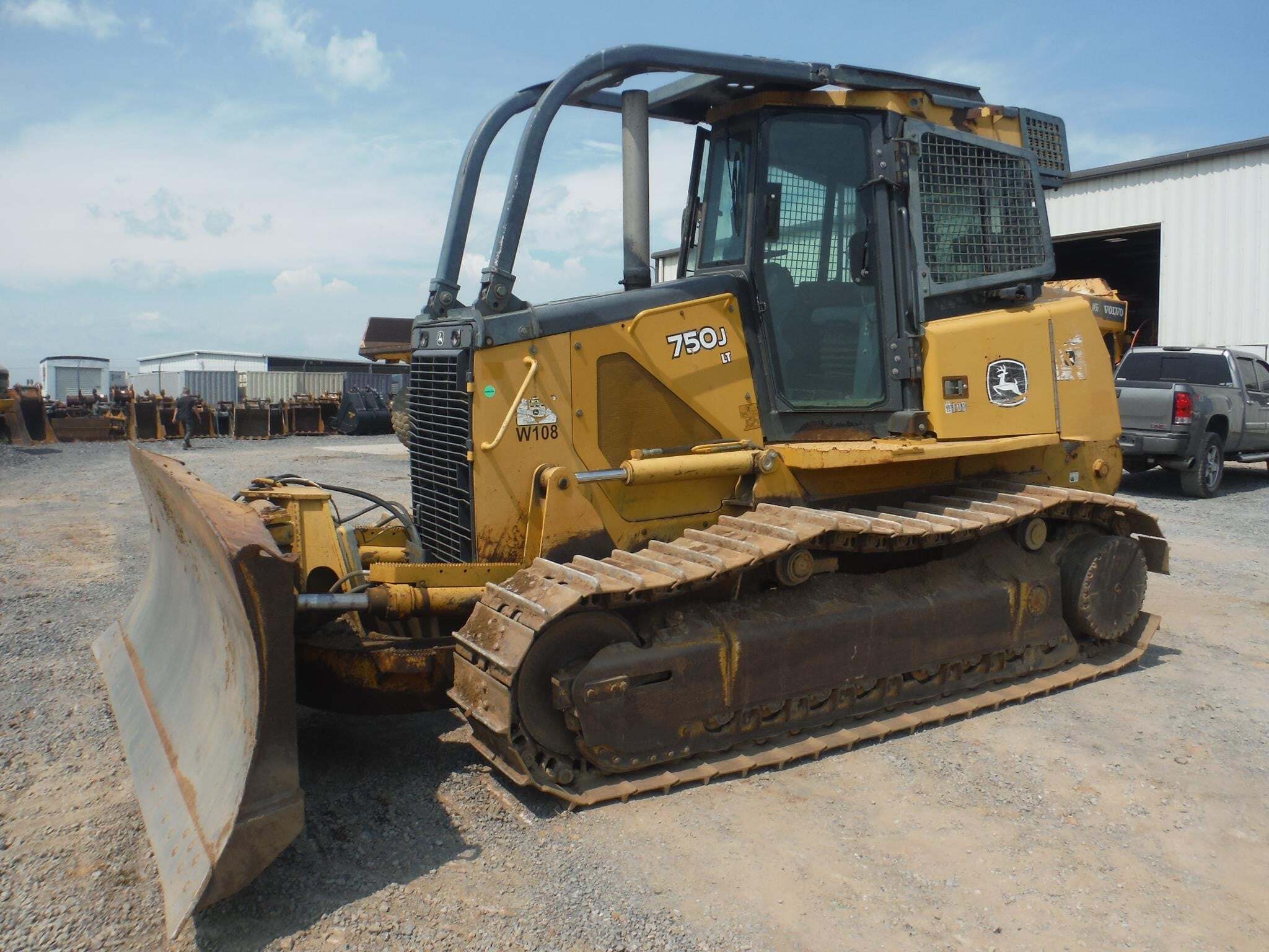2007 DEERE 750J LT in Milton, PA