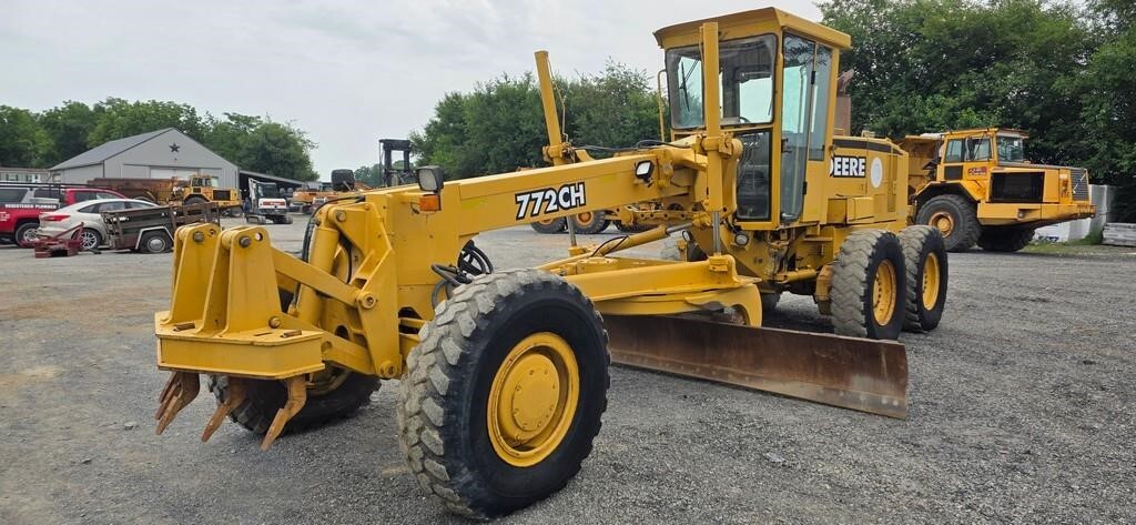 1999 DEERE 772CH in Chambersburg, PA