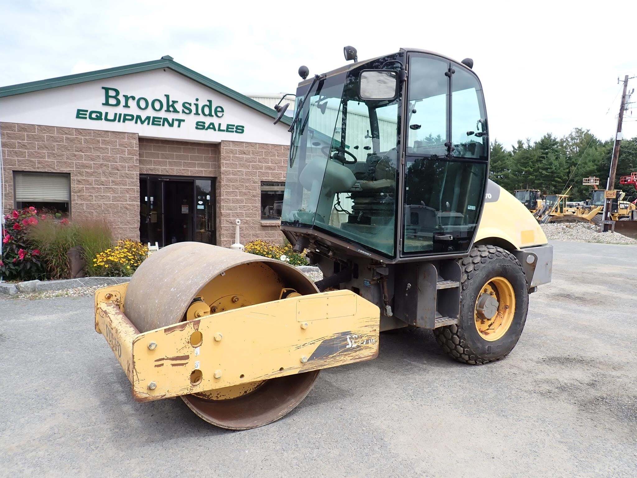 2008 VOLVO SD77DX in Phillipston, MA