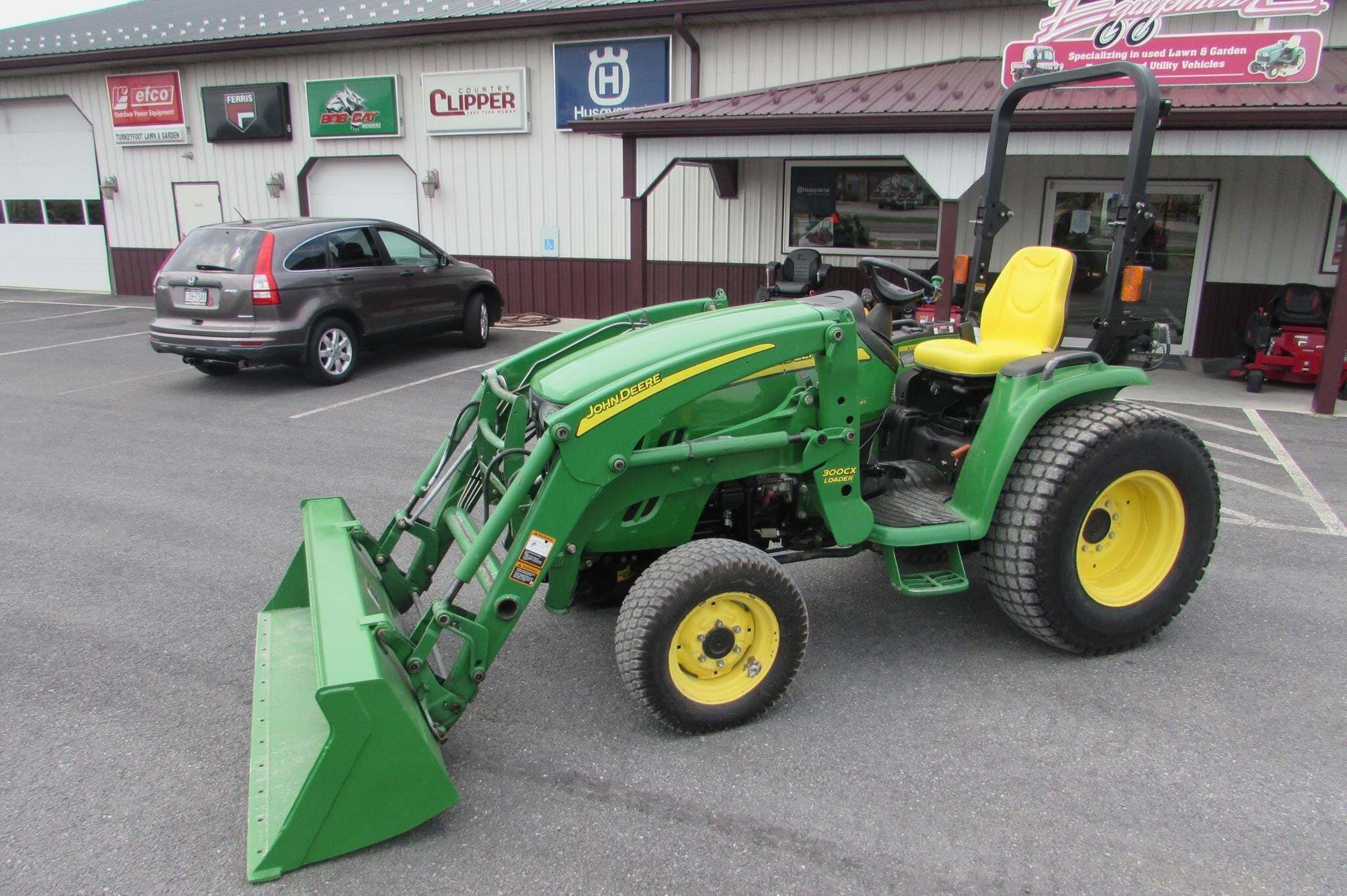 2013 JOHN DEERE 3520 in Chambersburg, PA