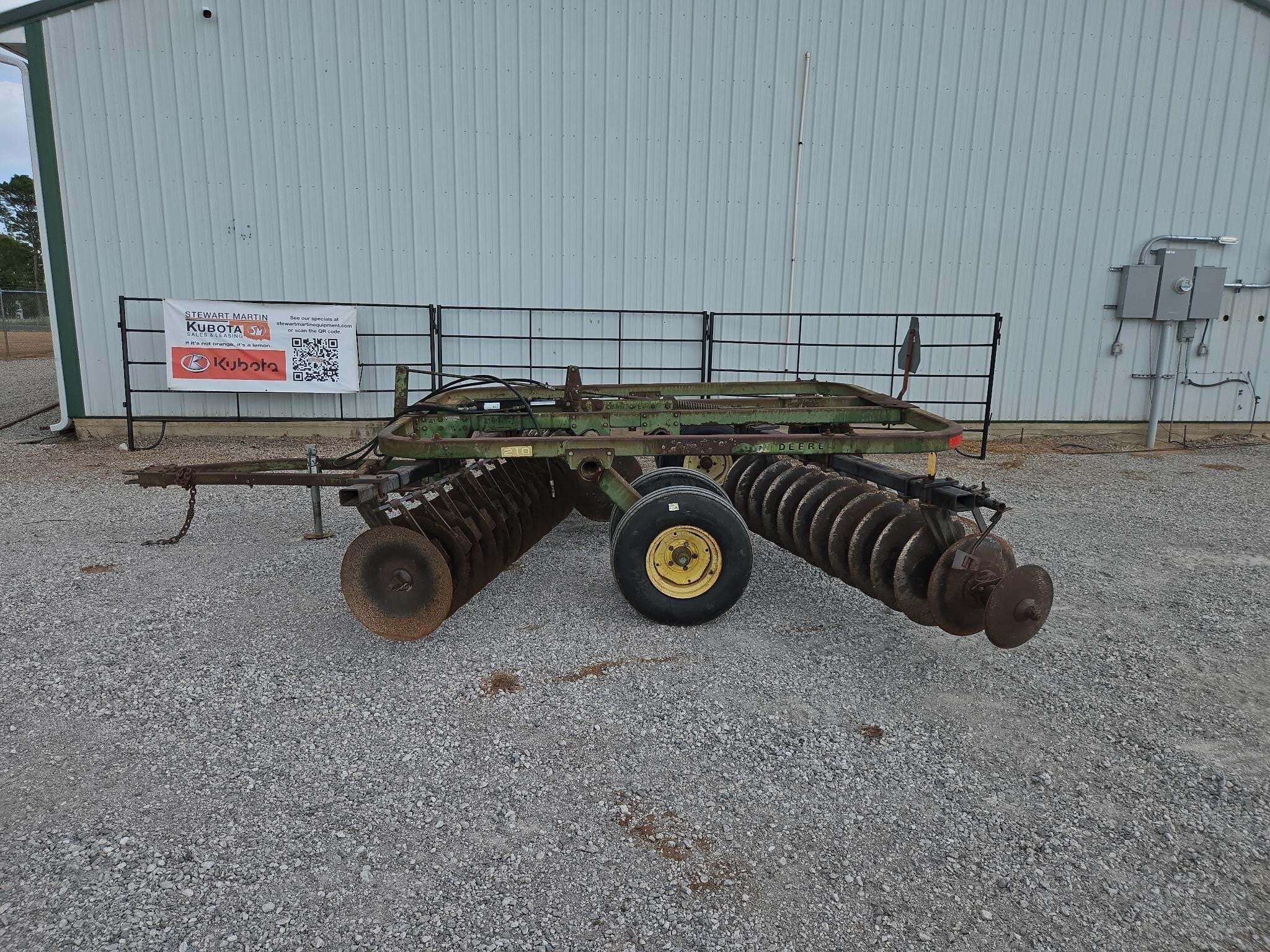 2013 JOHN DEERE 210 in Okmulgee, OK