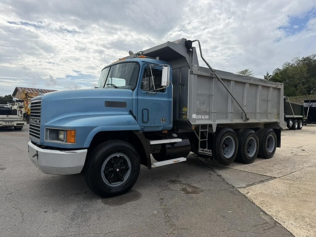 1990 MACK CH613 in Mount Airy, NC
