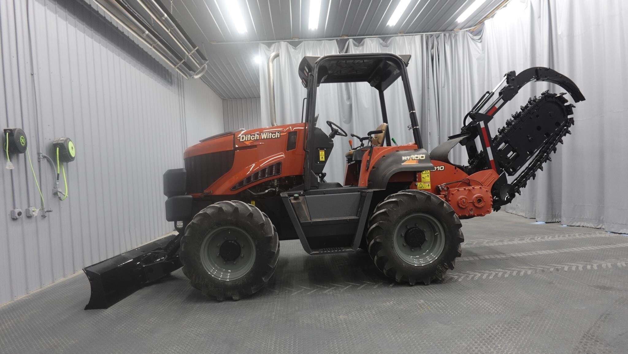 2015 DITCH WITCH RT100 in Clinton, IL